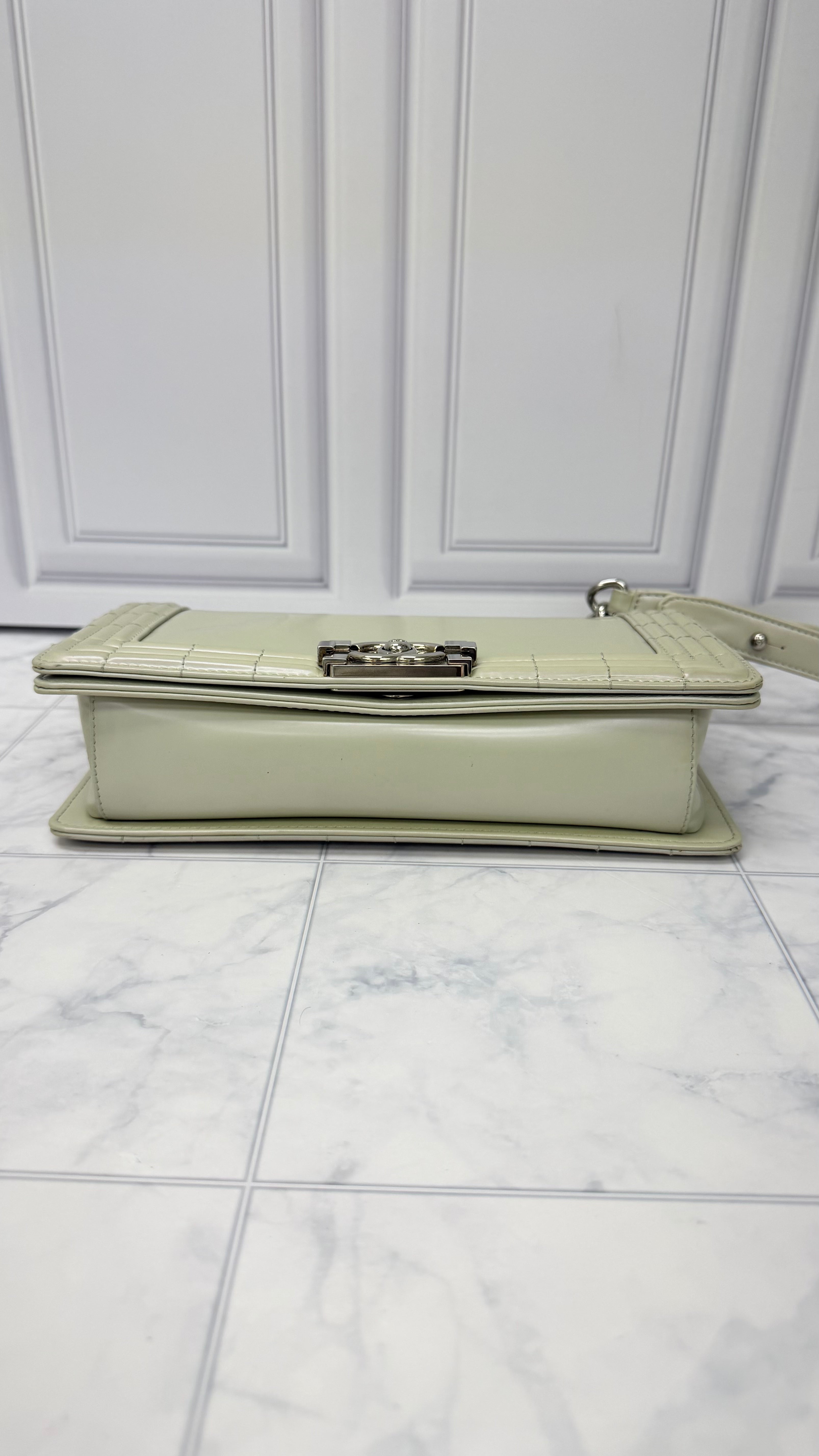 Chanel Pearl Iridescent Glazed Leather Medium Reverso Boy Flap Bag
