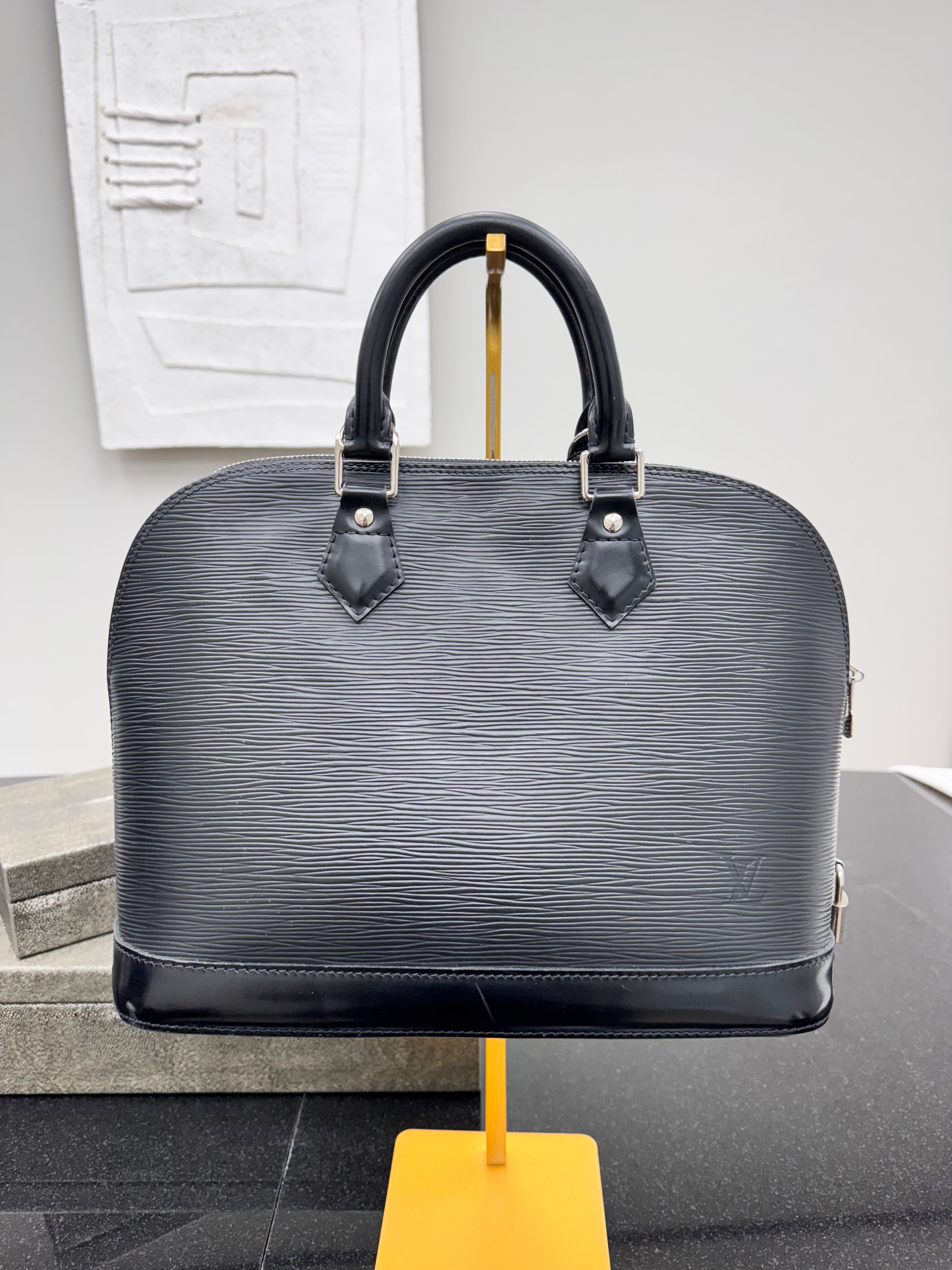 *DONS DROP* Louis Vuitton Black Epi Leather Alma PM