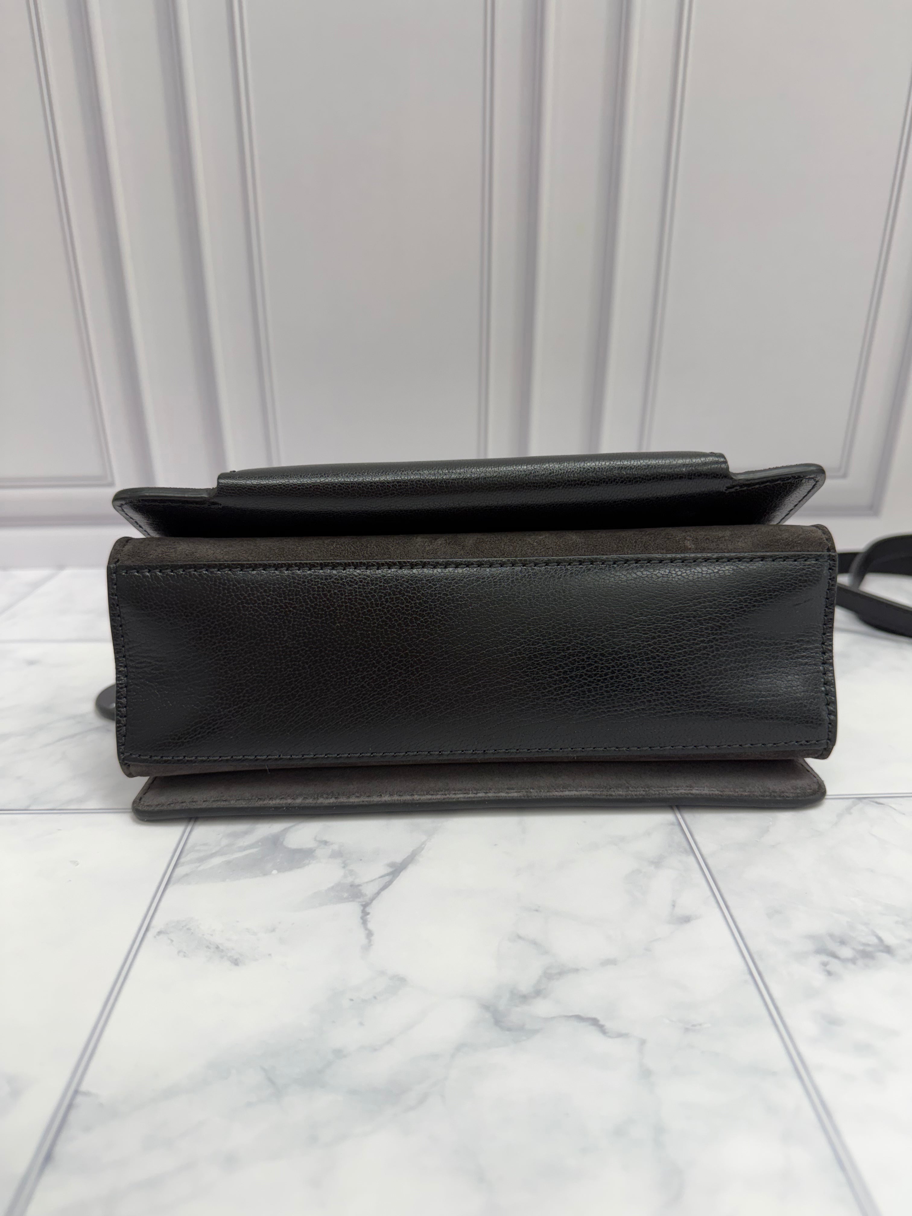 *DONS DROP* Givenchy Black Leather GV3 Small Leather Crossbody Bag