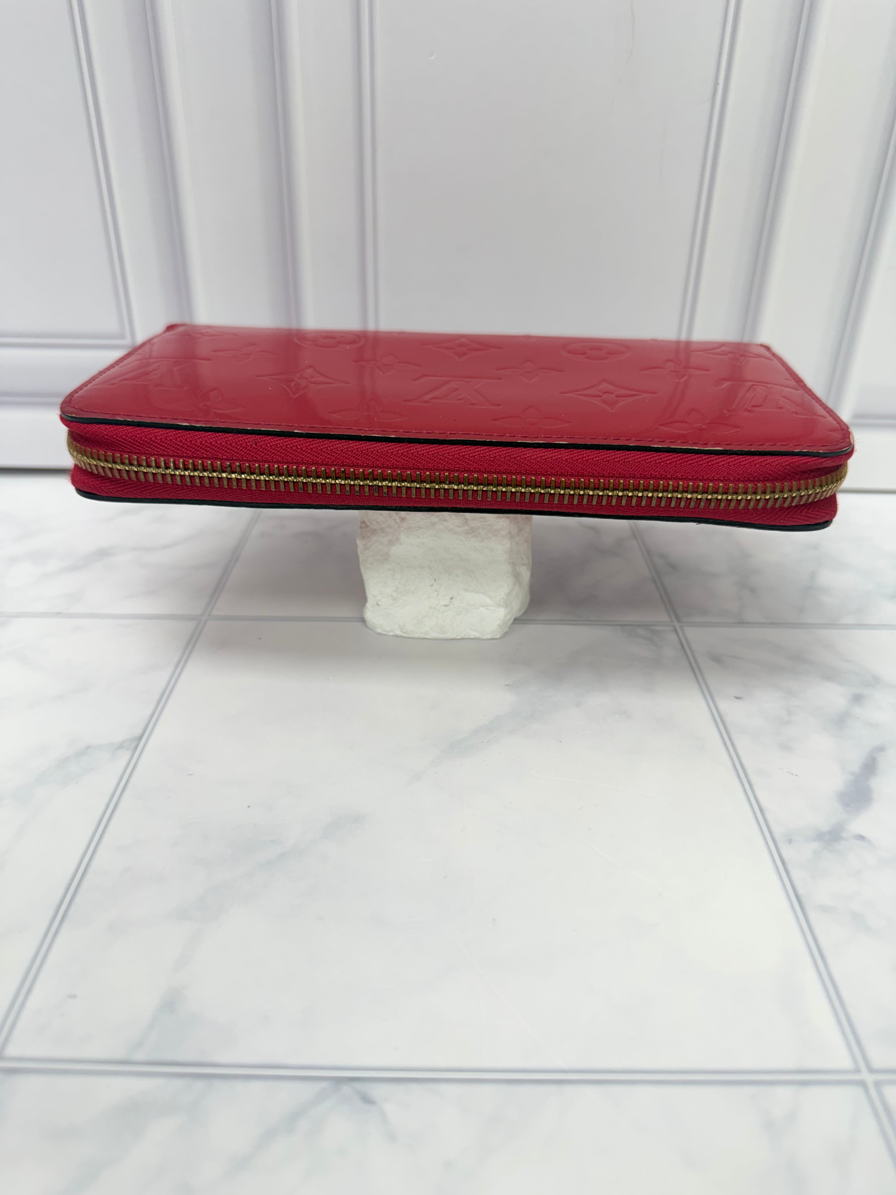 Louis Vuitton Monogram Raspberry Vernis Leather Zippy Wallet