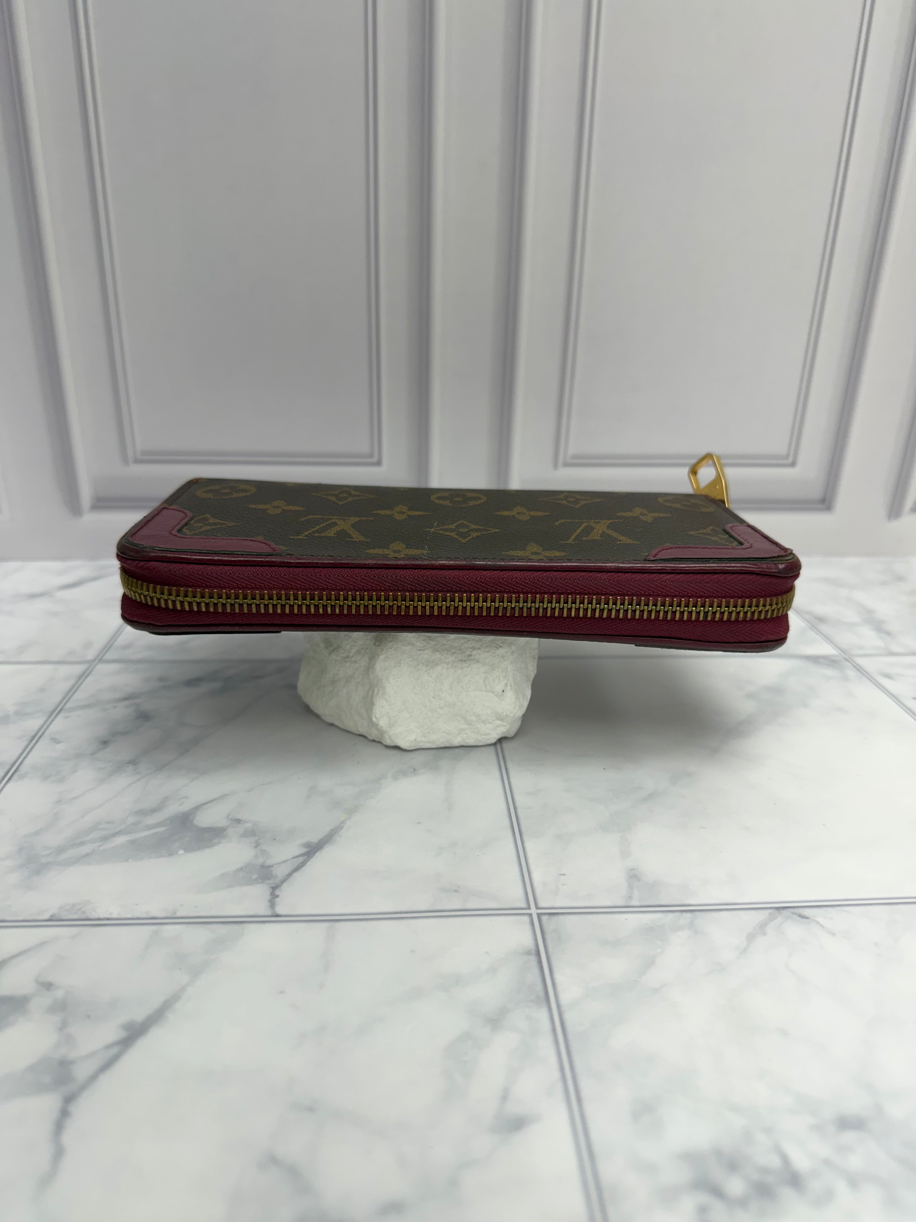 *DONS DROP* Louis Vuitton Monogram & Fuchsia Retiro Zippy Wallet