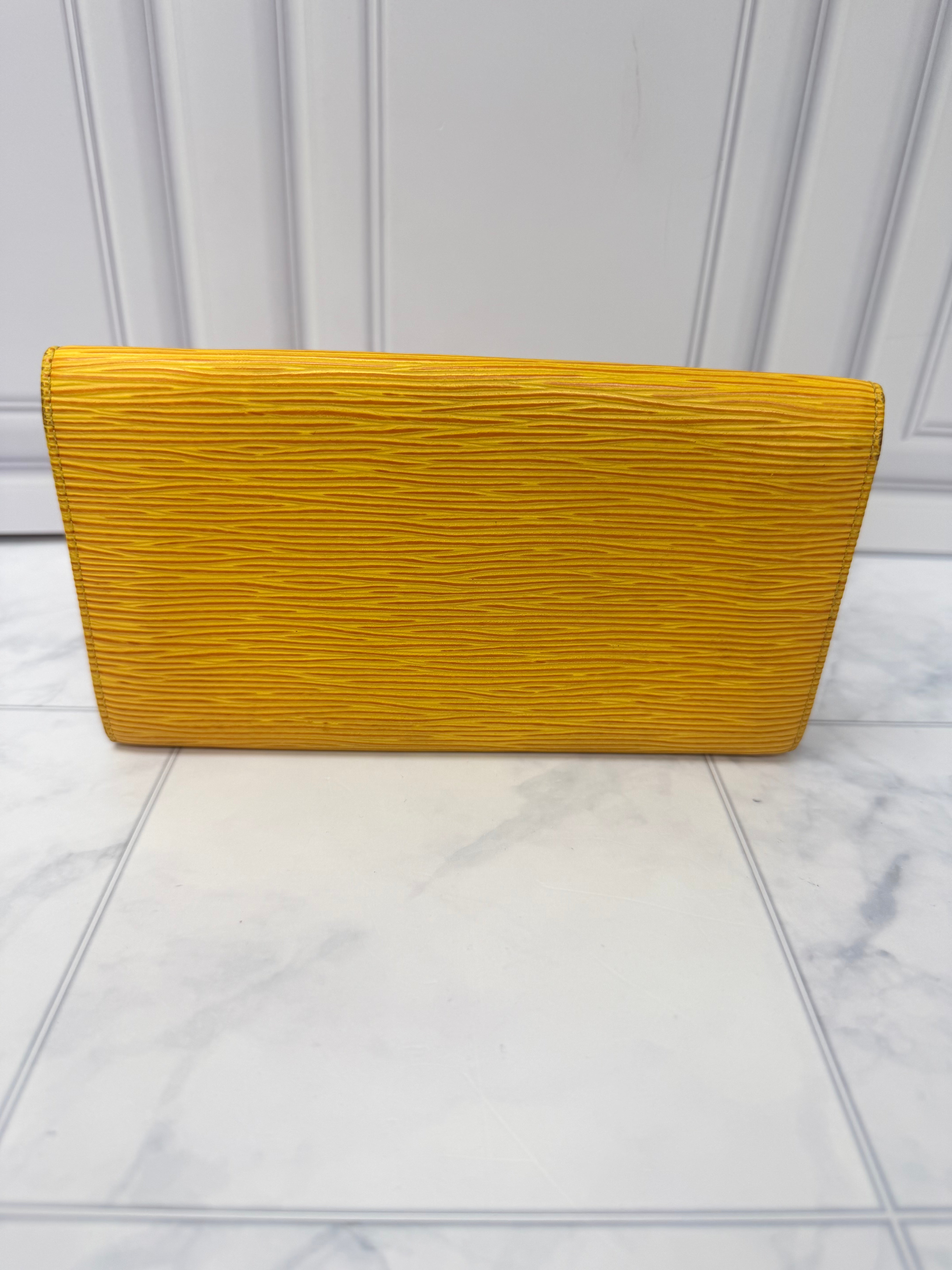 Louis Vuitton Yellow Epi Leather Leather Sarah Wallet