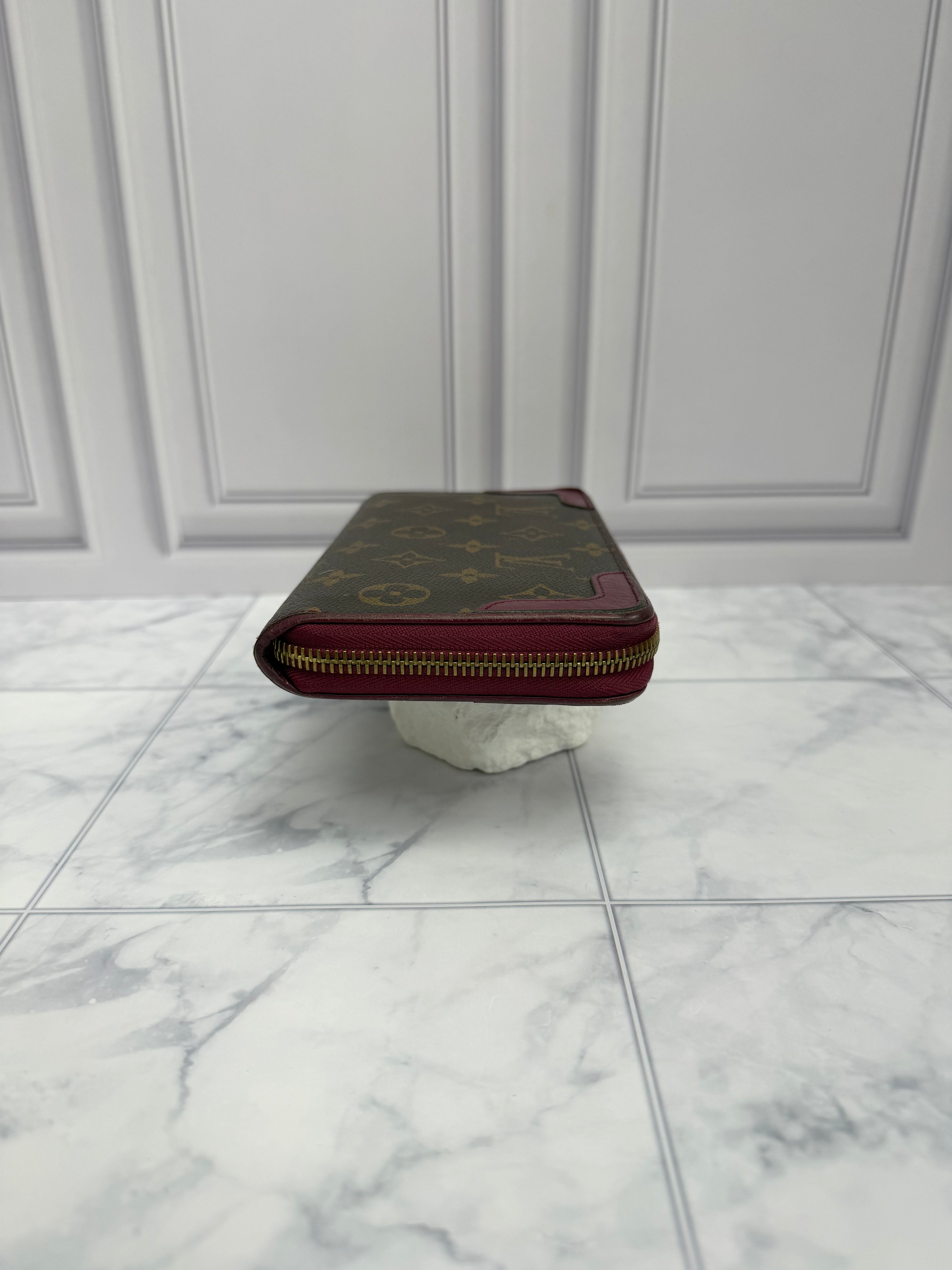 *DONS DROP* Louis Vuitton Monogram & Fuchsia Retiro Zippy Wallet
