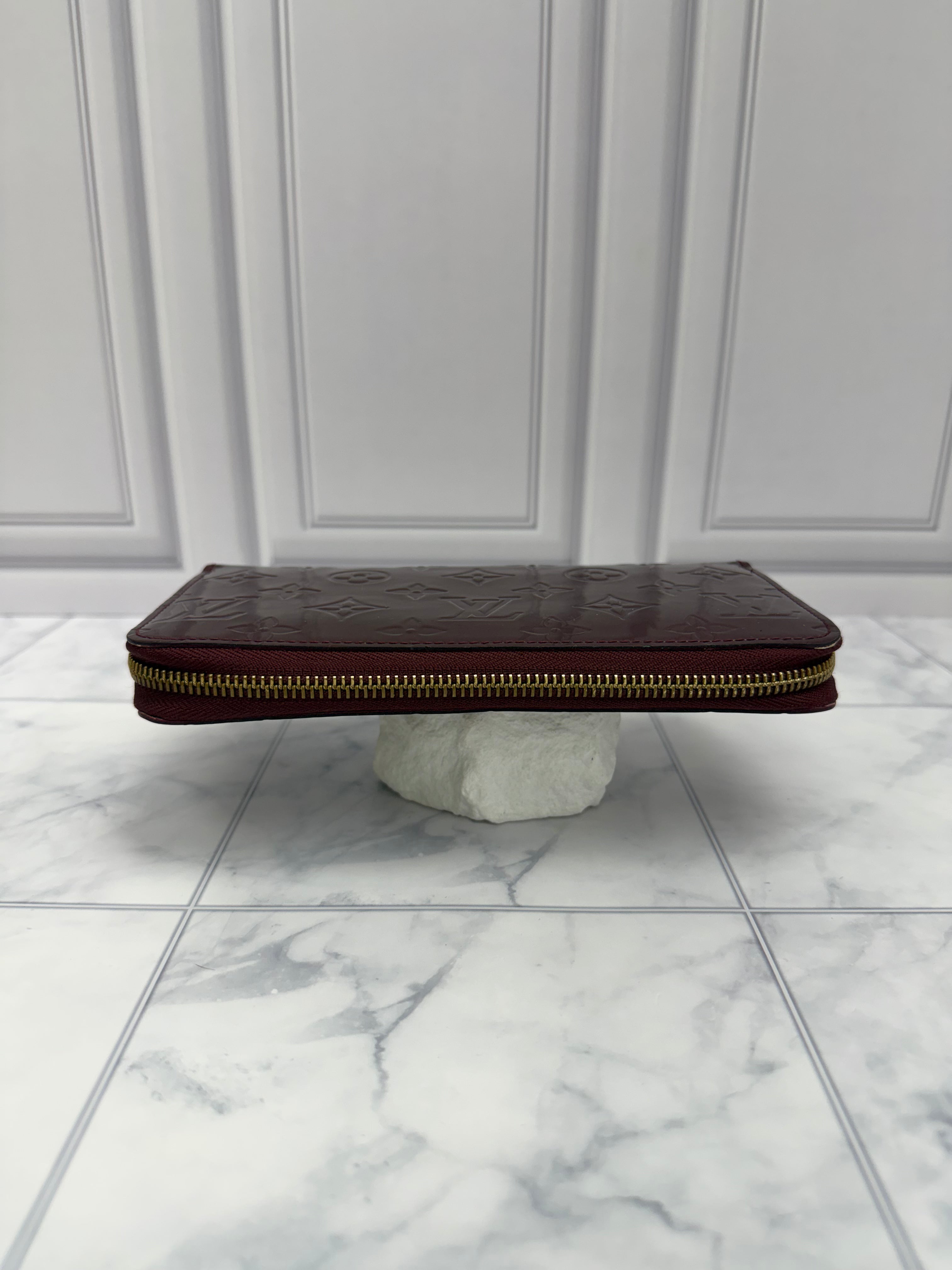 *DONS DROP* Louis Vuitton Amarante Vernis Leather Zippy Wallet