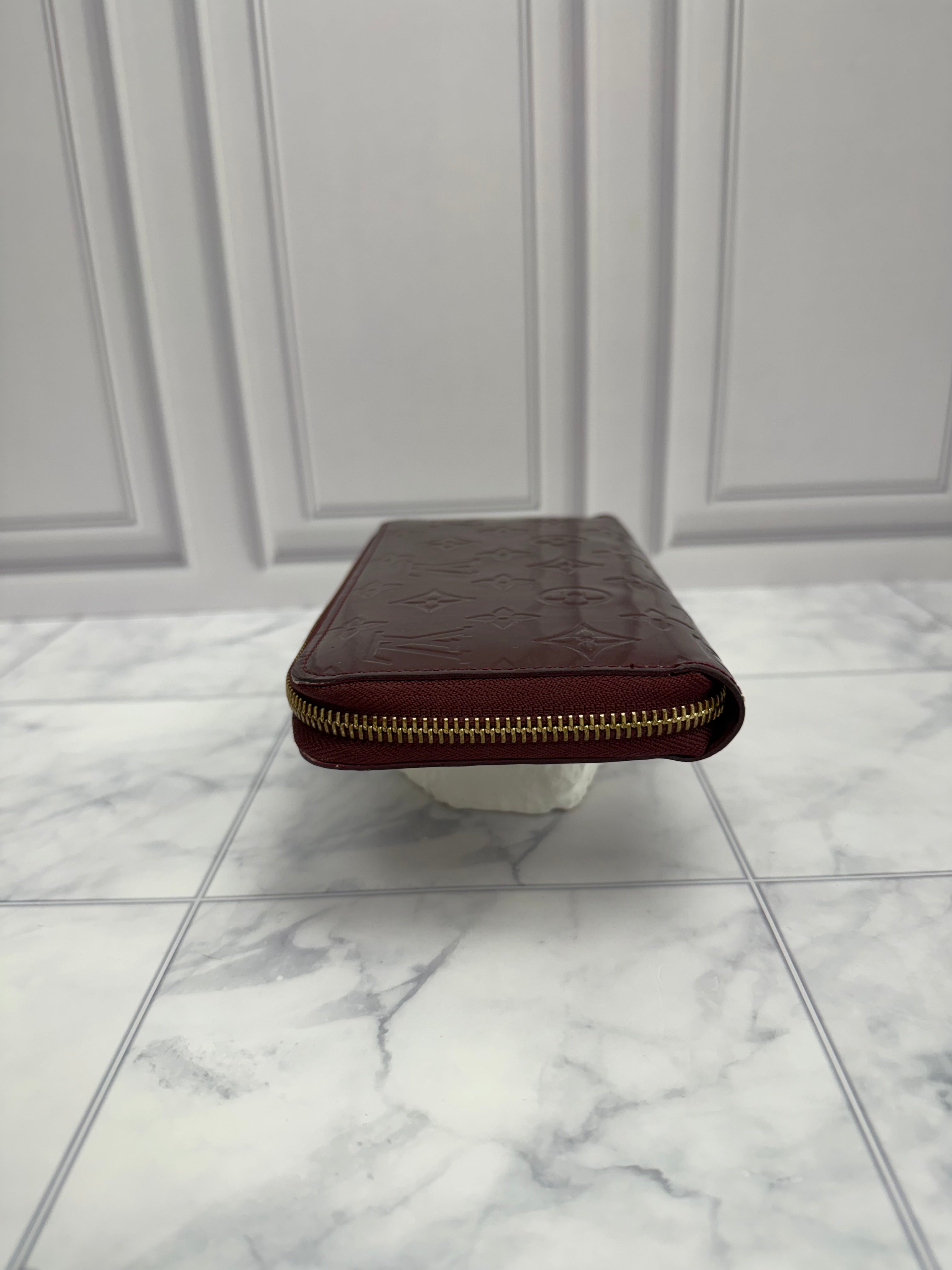 *DONS DROP* Louis Vuitton Amarante Vernis Leather Zippy Wallet