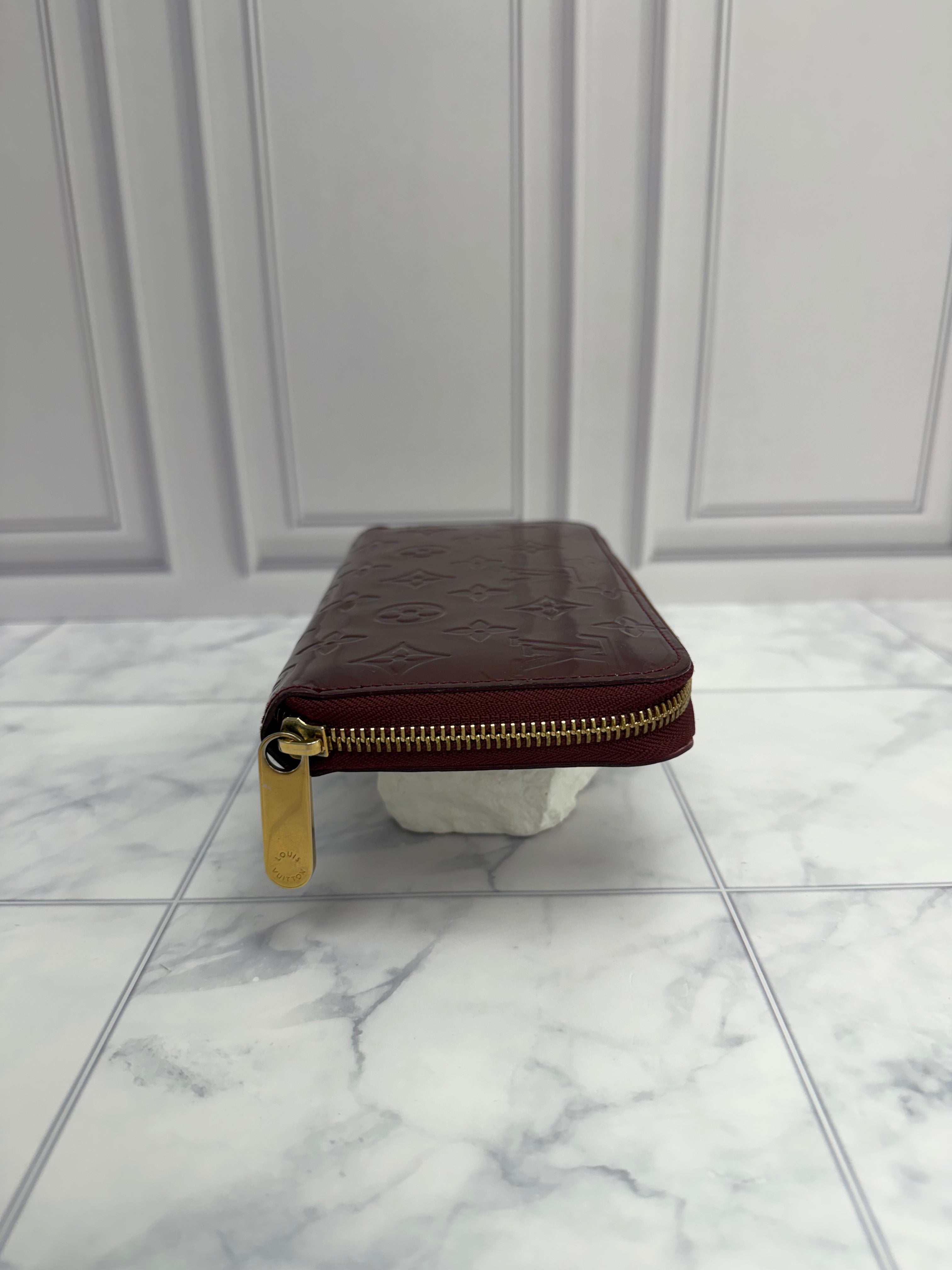 *DONS DROP* Louis Vuitton Amarante Vernis Leather Zippy Wallet