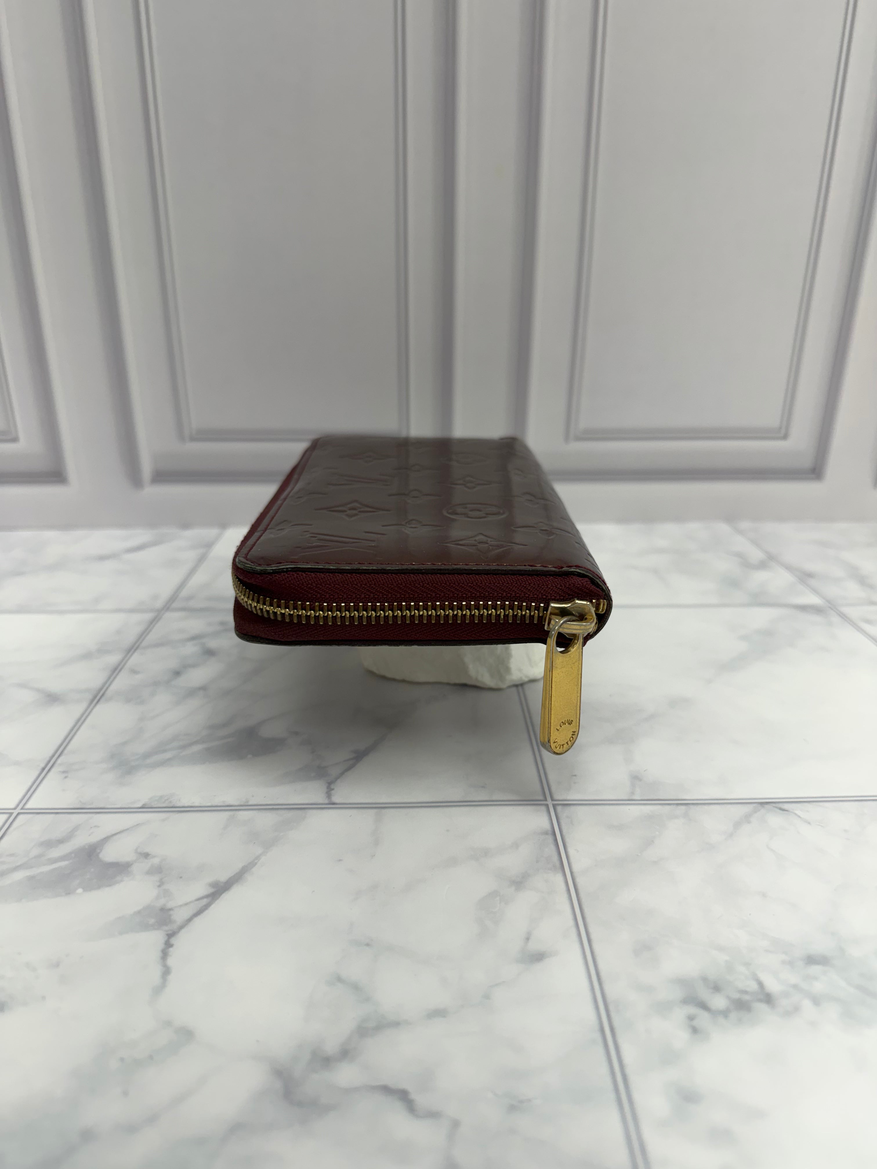 *DONS DROP* Louis Vuitton Amarante Vernis Leather Zippy Wallet