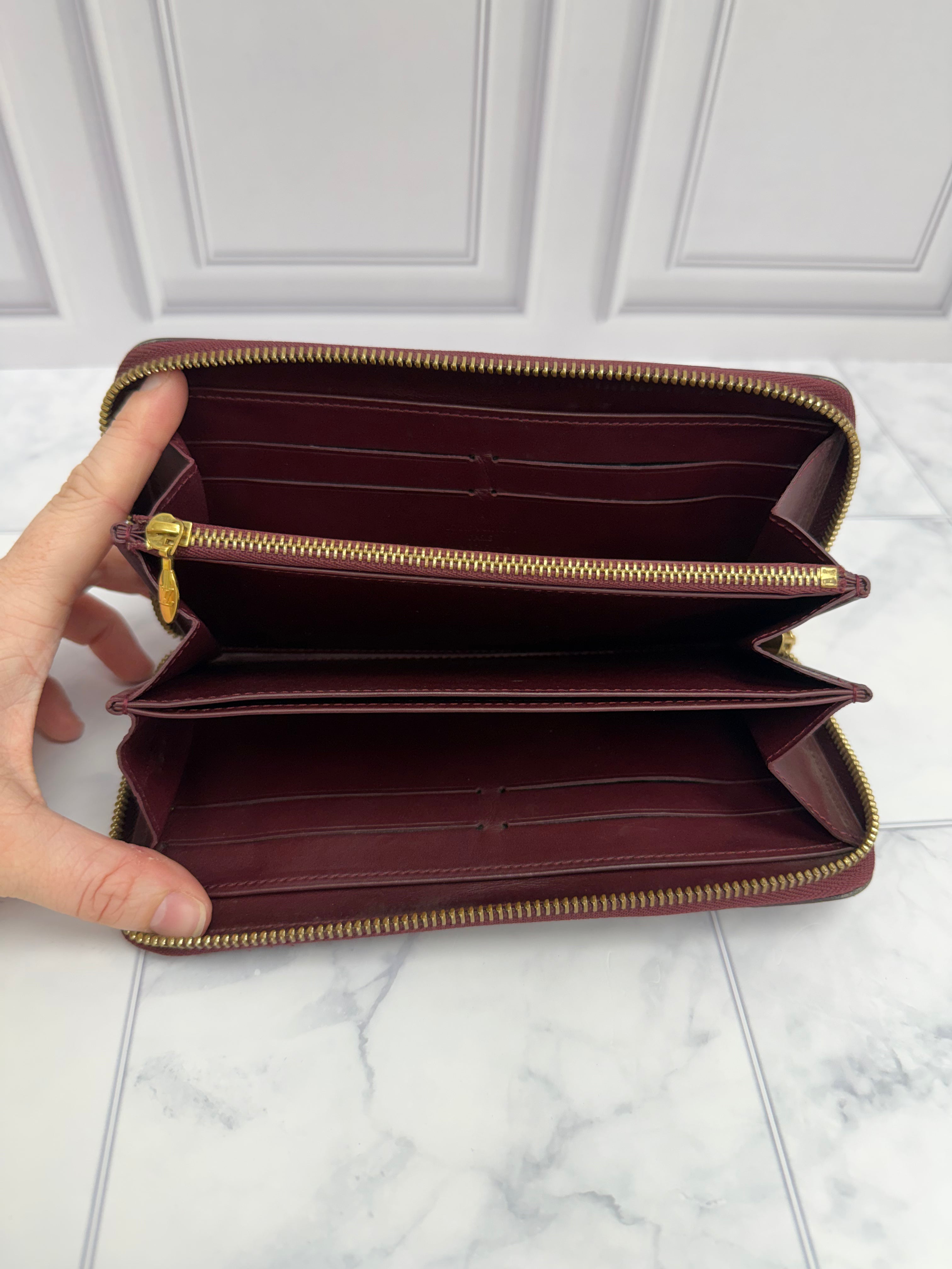 *DONS DROP* Louis Vuitton Amarante Vernis Leather Zippy Wallet