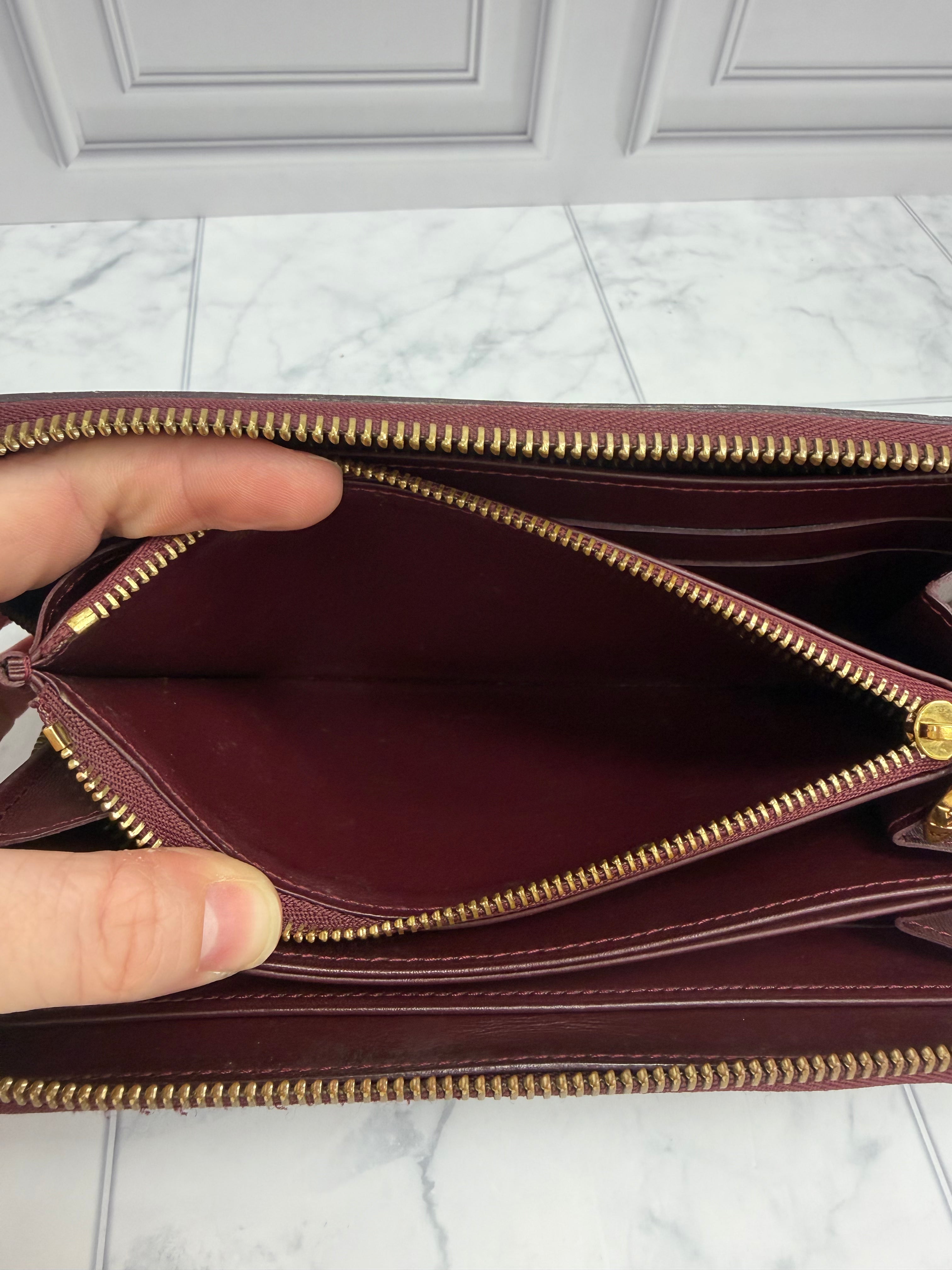 *DONS DROP* Louis Vuitton Amarante Vernis Leather Zippy Wallet