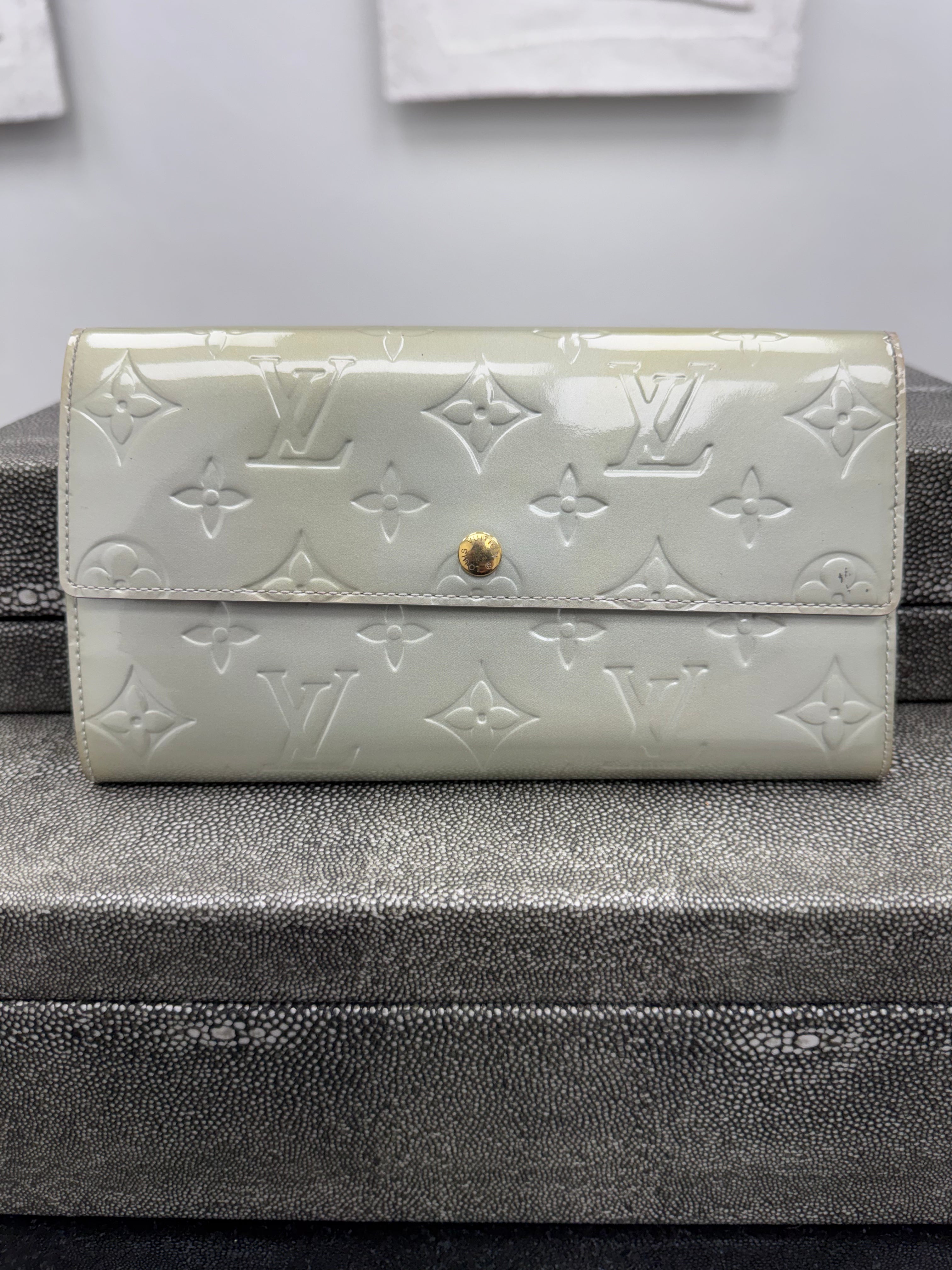 Louis Vuitton Green Sage Vernis Leather Sarah Wallet