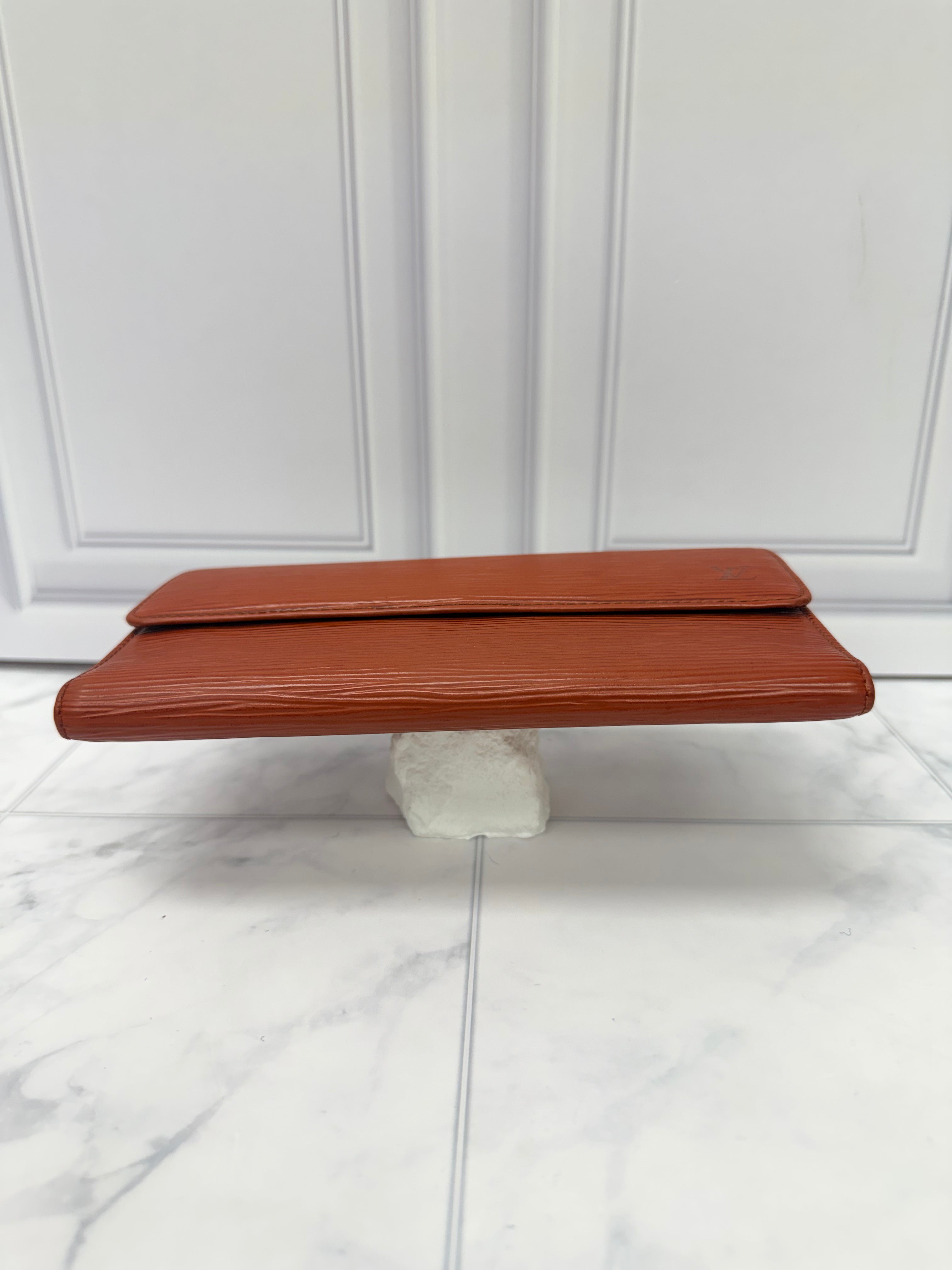 Louis Vuitton Brown Epi Leather International Wallet