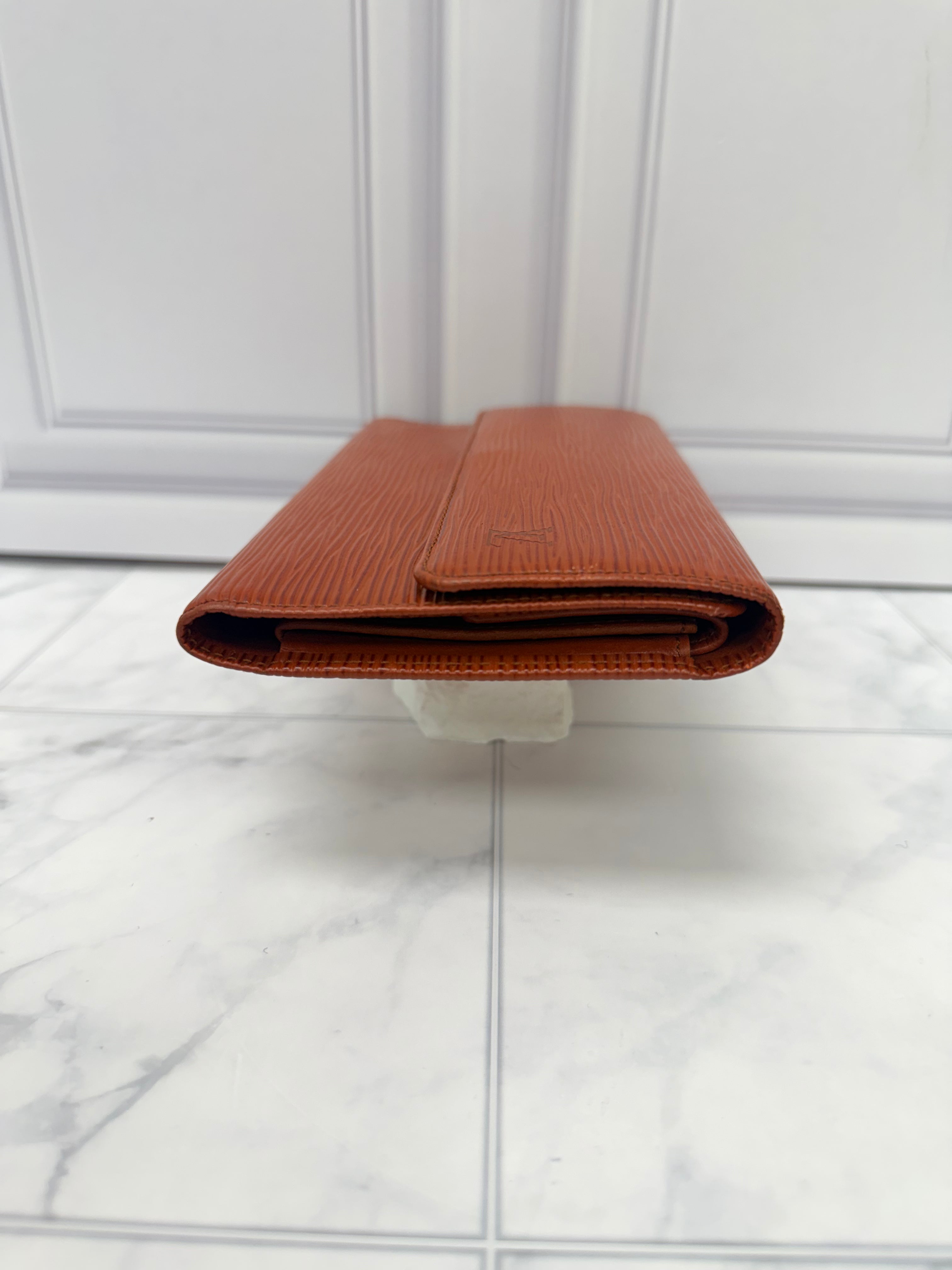 Louis Vuitton Brown Epi Leather International Wallet