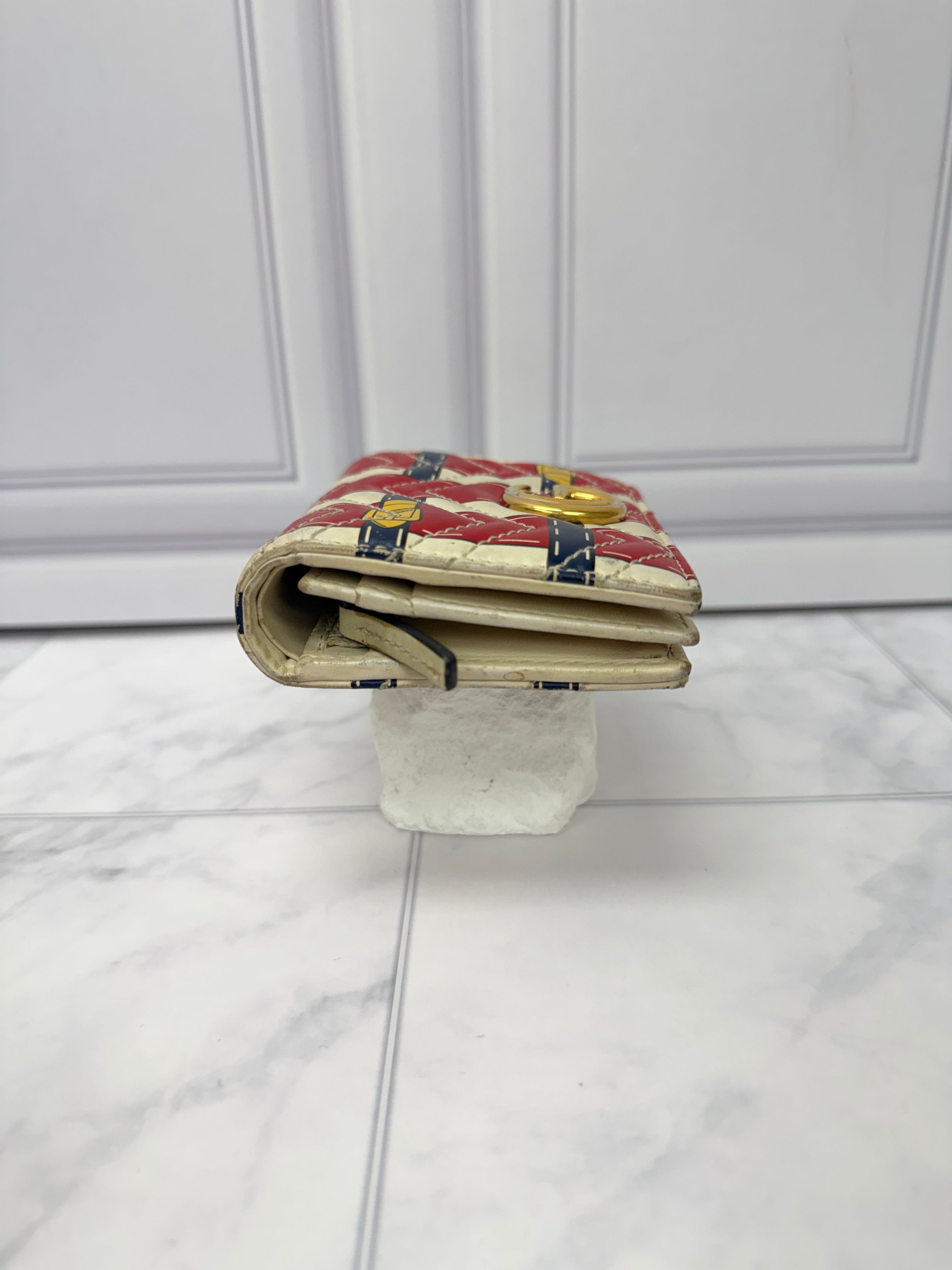 Gucci Red And Cream Leather GG Marmont Trompe Compact Wallet