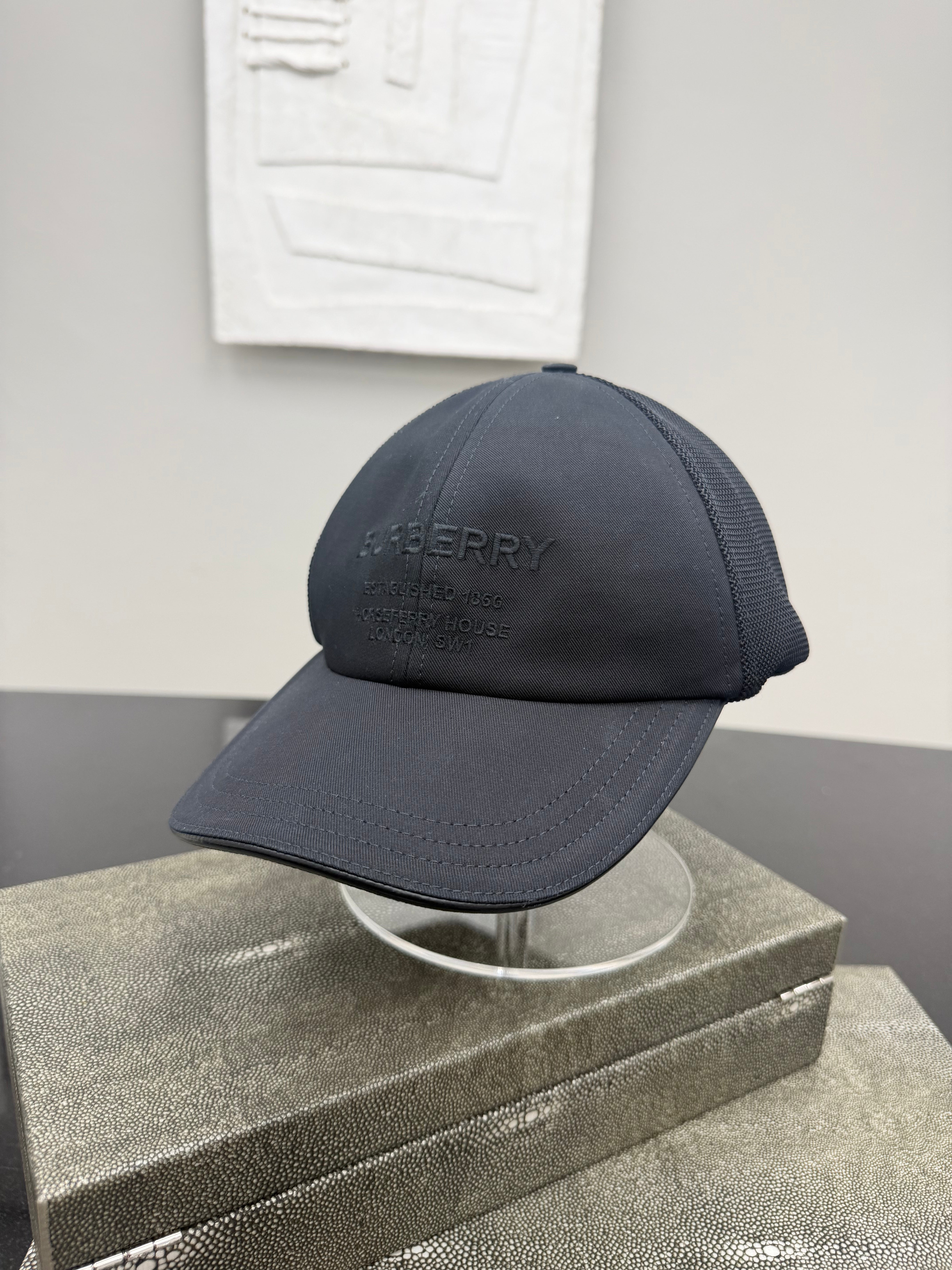Burberry Black Cotton Baseball Cap Size L