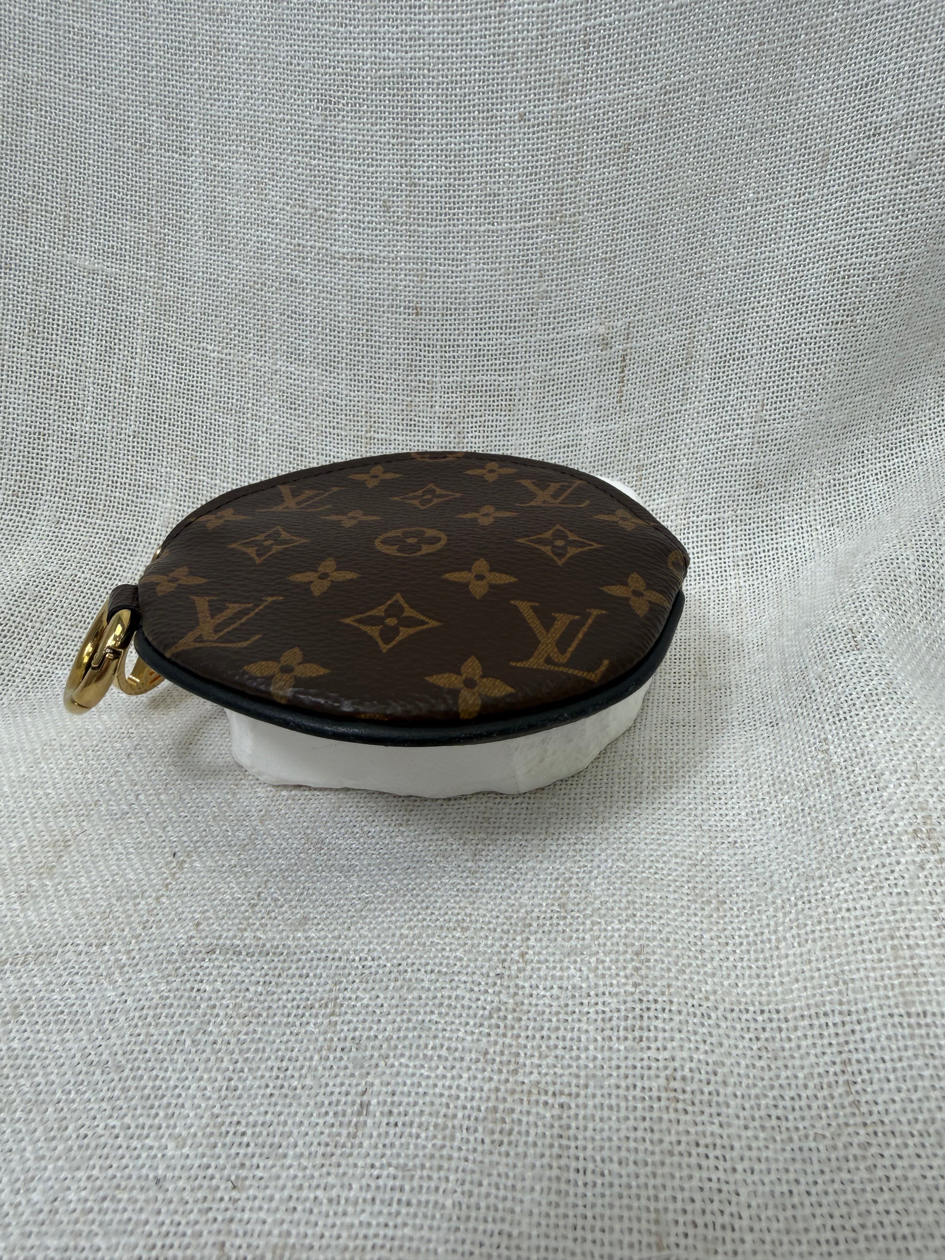 Louis Vuitton Monogram Round Coin Zippy Pouch