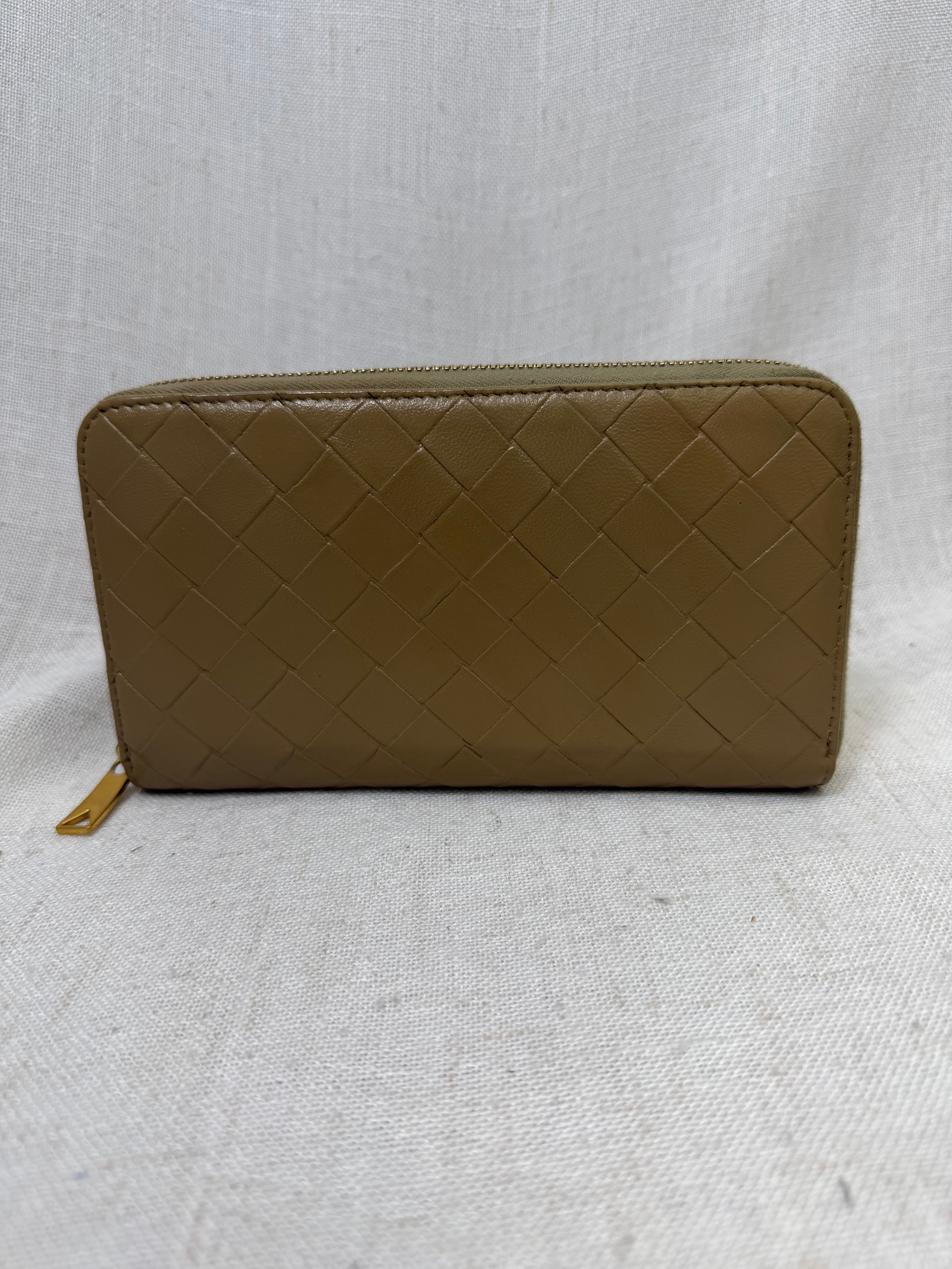 Bottega Veneta Beige Intrecciatto Leather Zippy Wallet