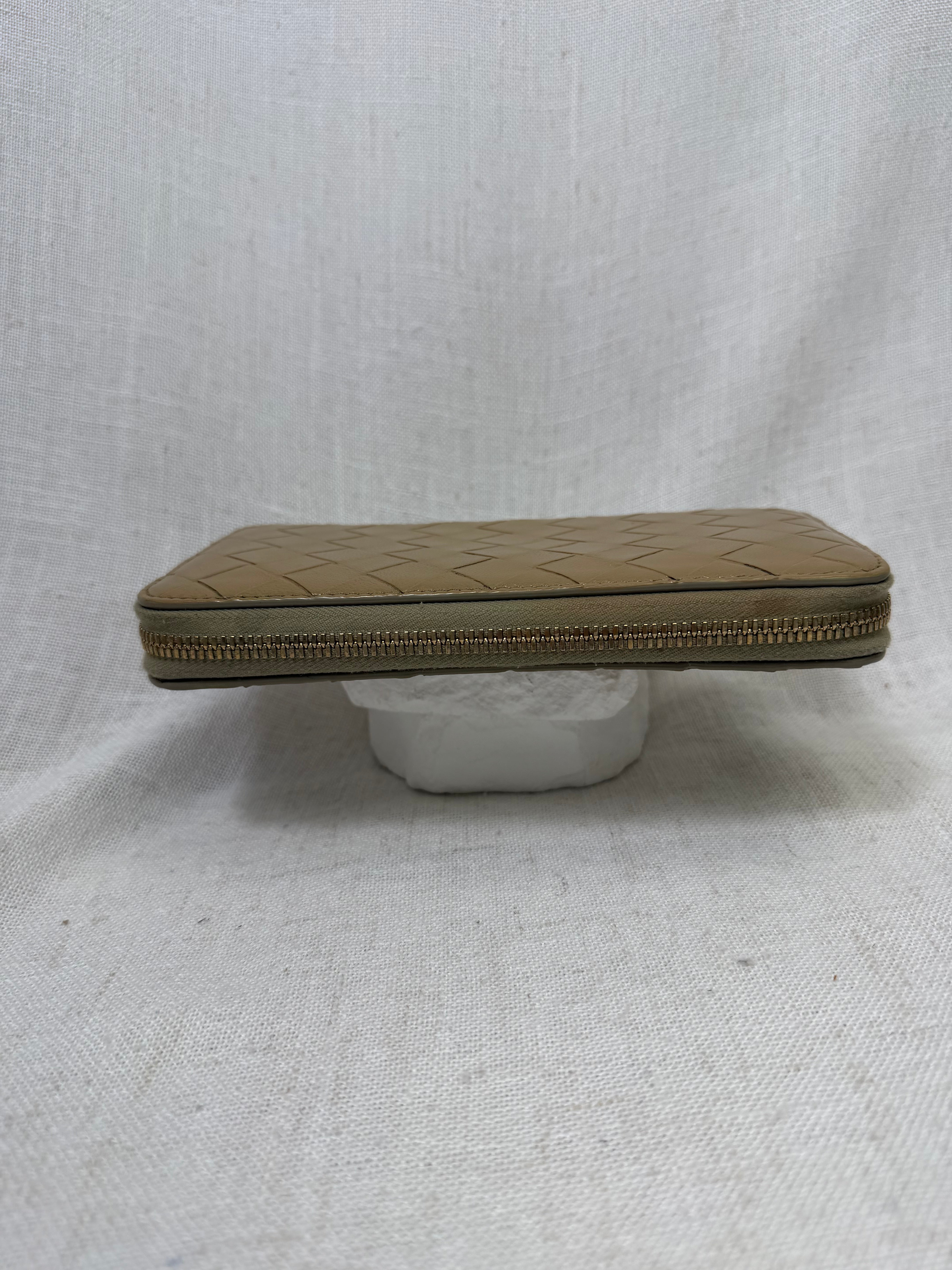 Bottega Veneta Beige Intrecciatto Leather Zippy Wallet