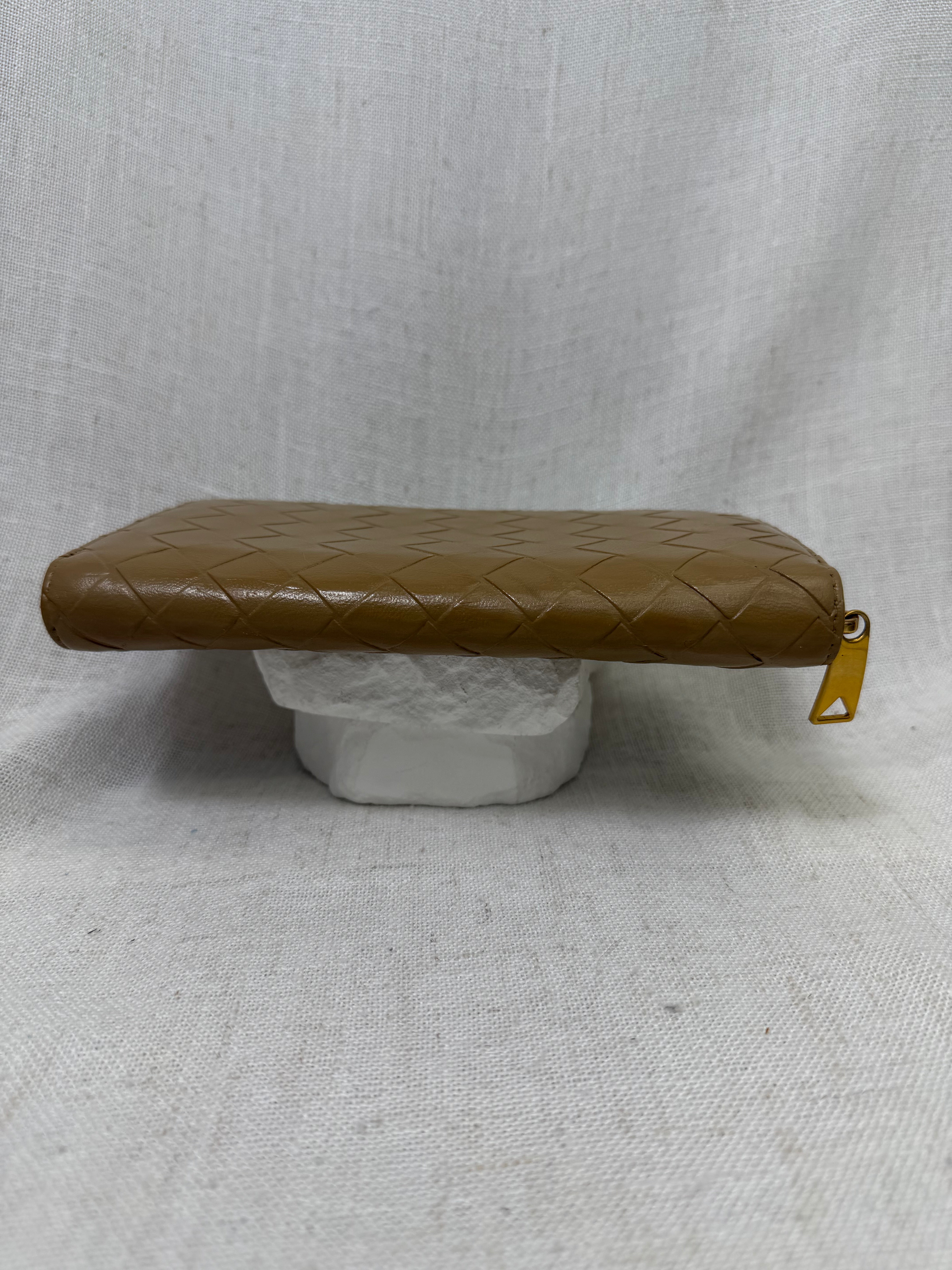 Bottega Veneta Beige Intrecciatto Leather Zippy Wallet