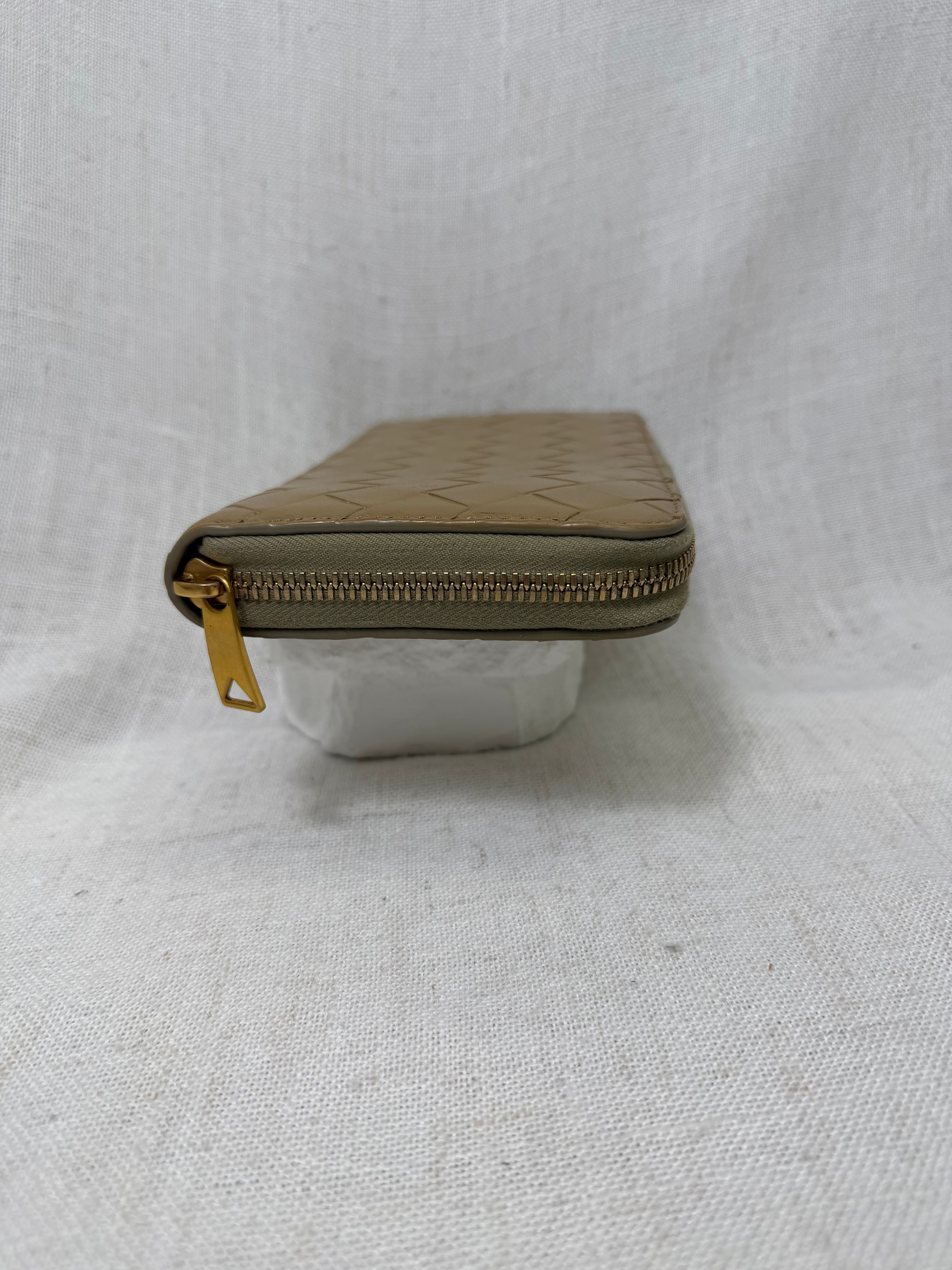Bottega Veneta Beige Intrecciatto Leather Zippy Wallet
