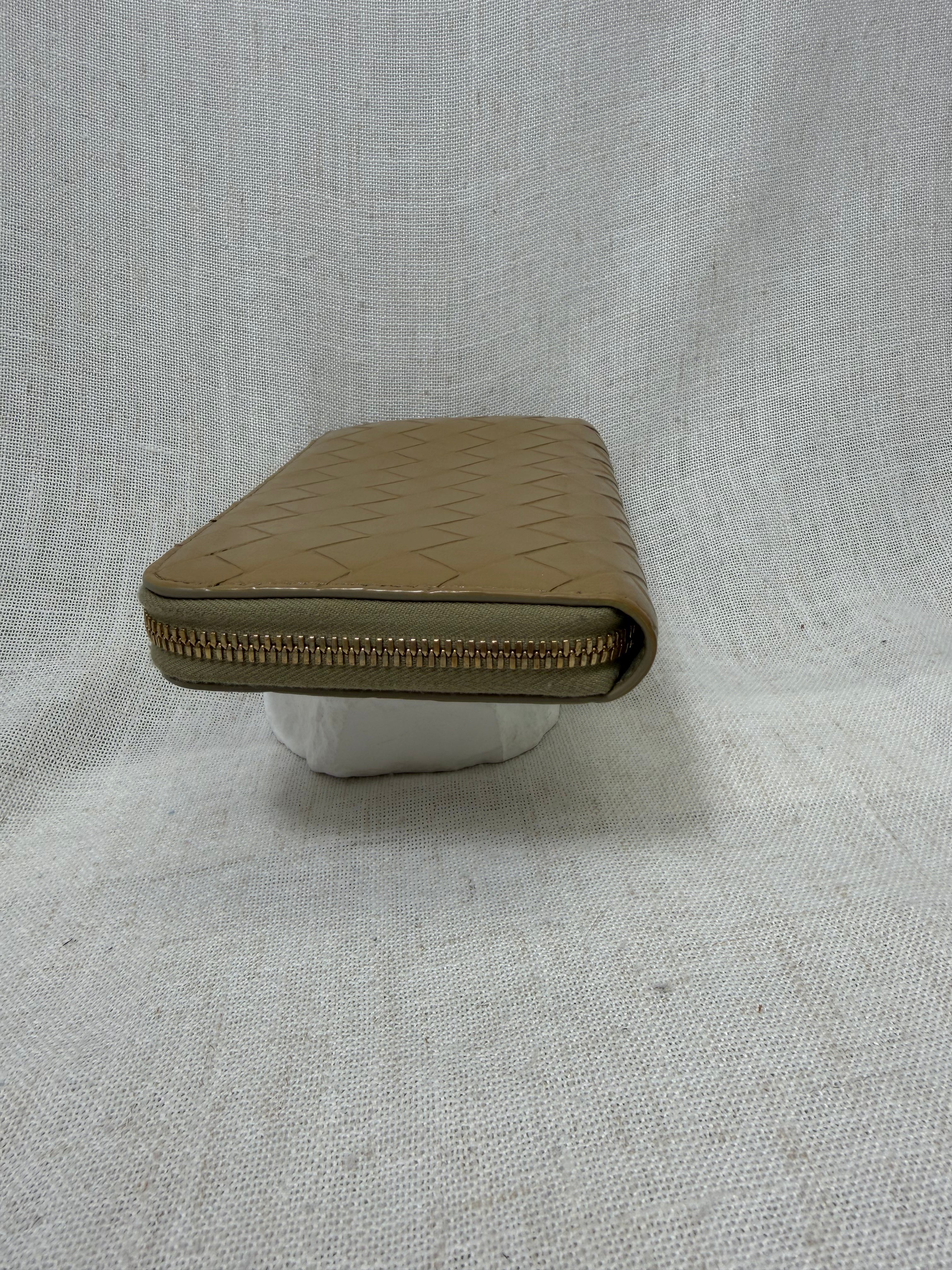Bottega Veneta Beige Intrecciatto Leather Zippy Wallet