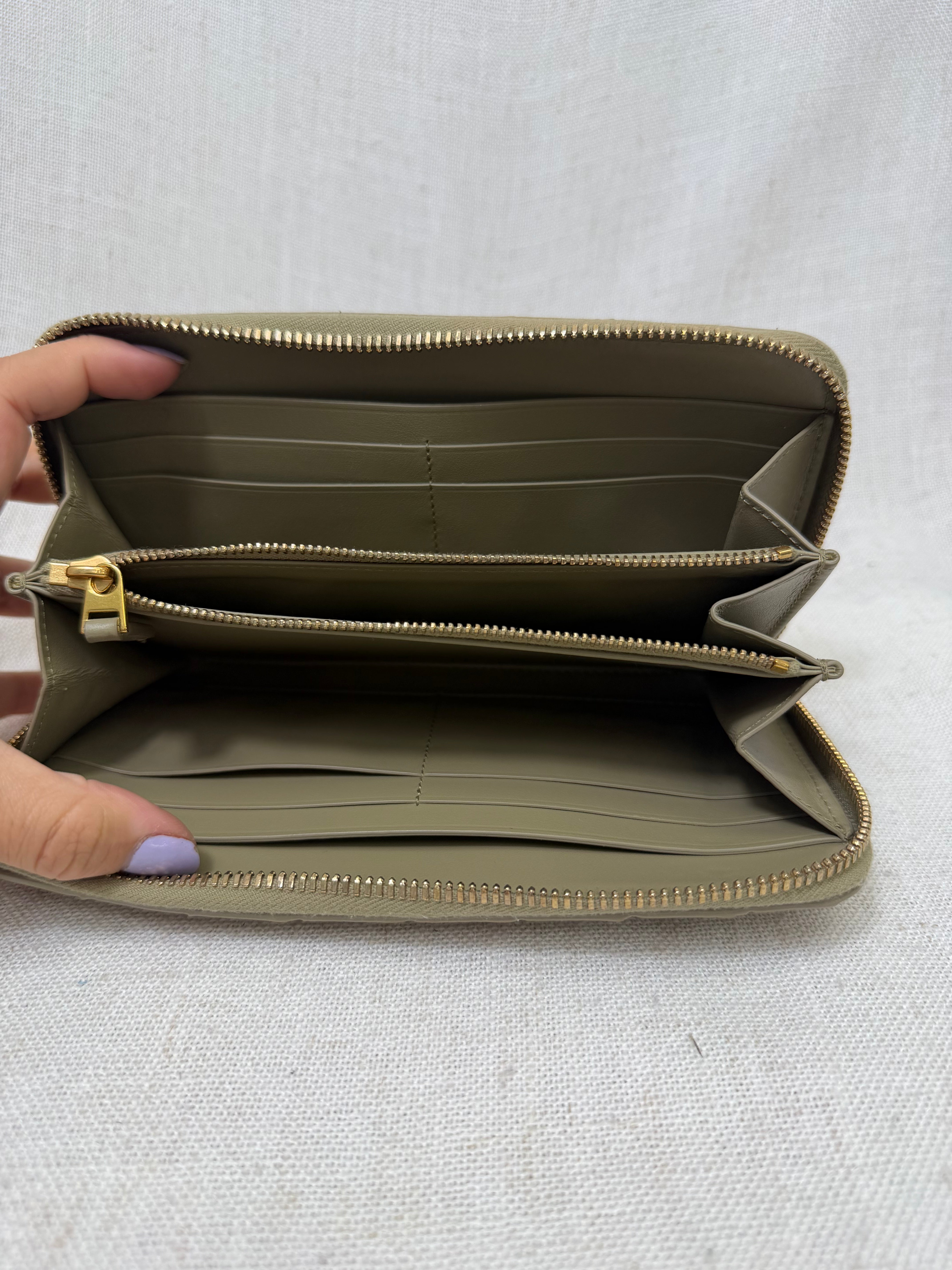 Bottega Veneta Beige Intrecciatto Leather Zippy Wallet