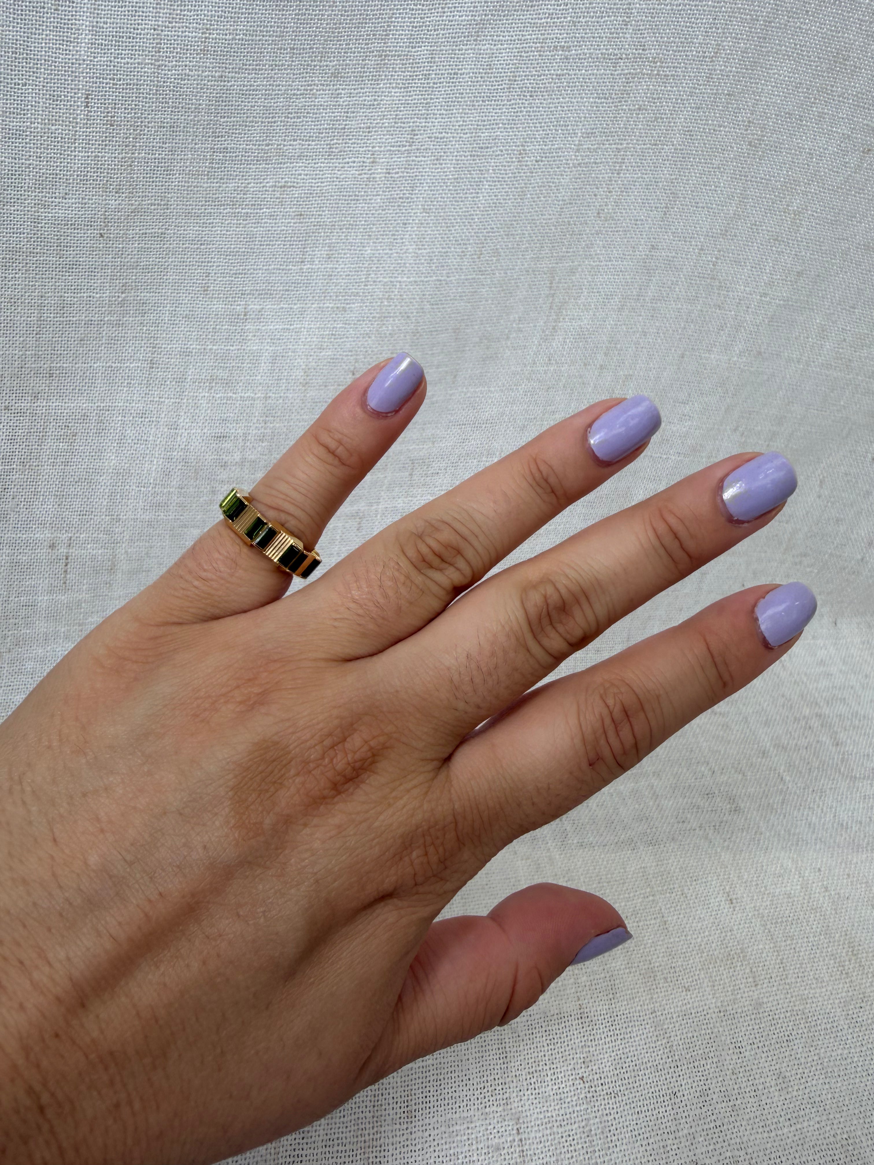 Gucci 18k Gold & Green Tourmaline 6mm Link Ring Size 4.25