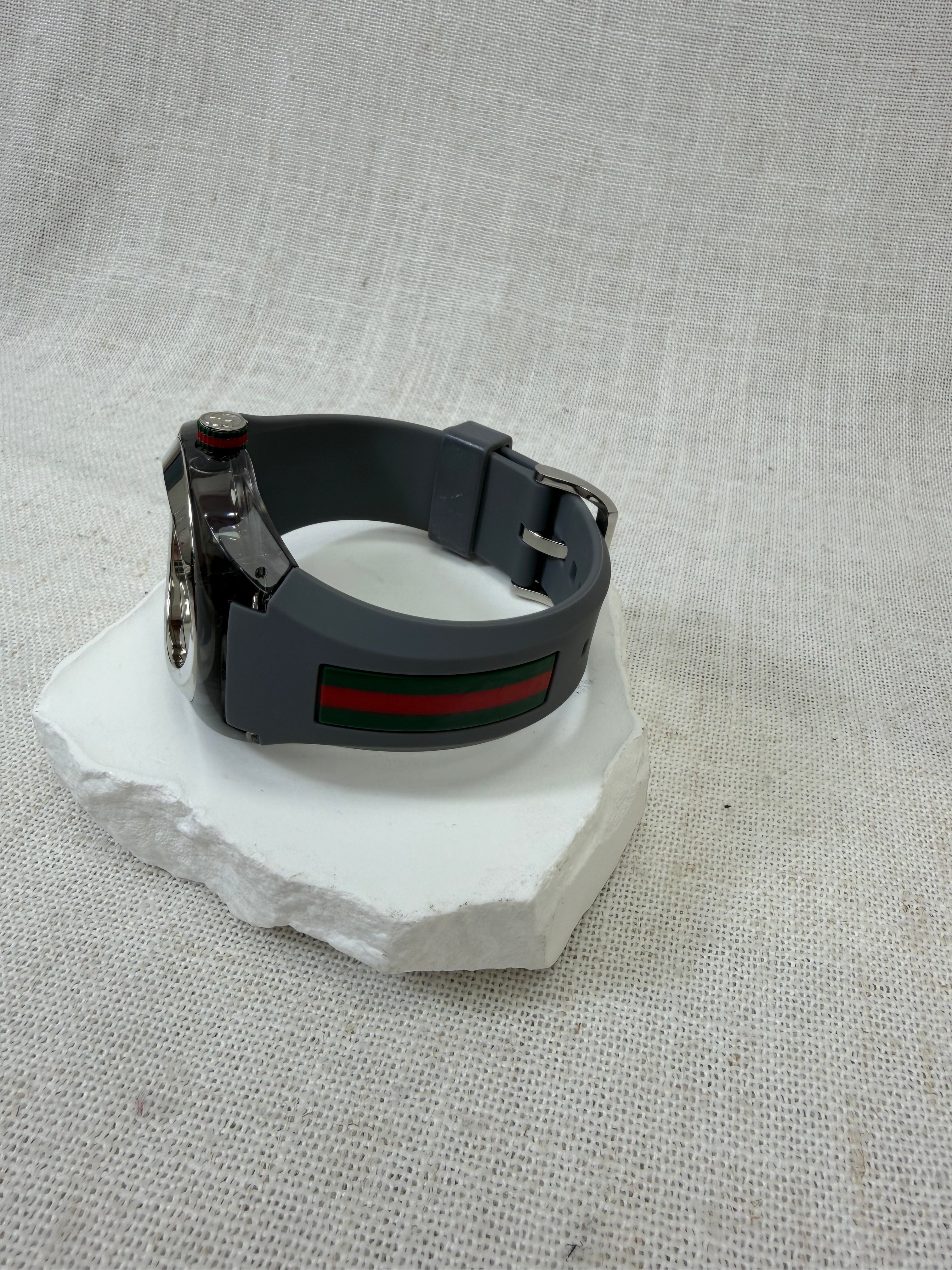 Gucci Grey Rubber Strap Stainless Steel Sync watch