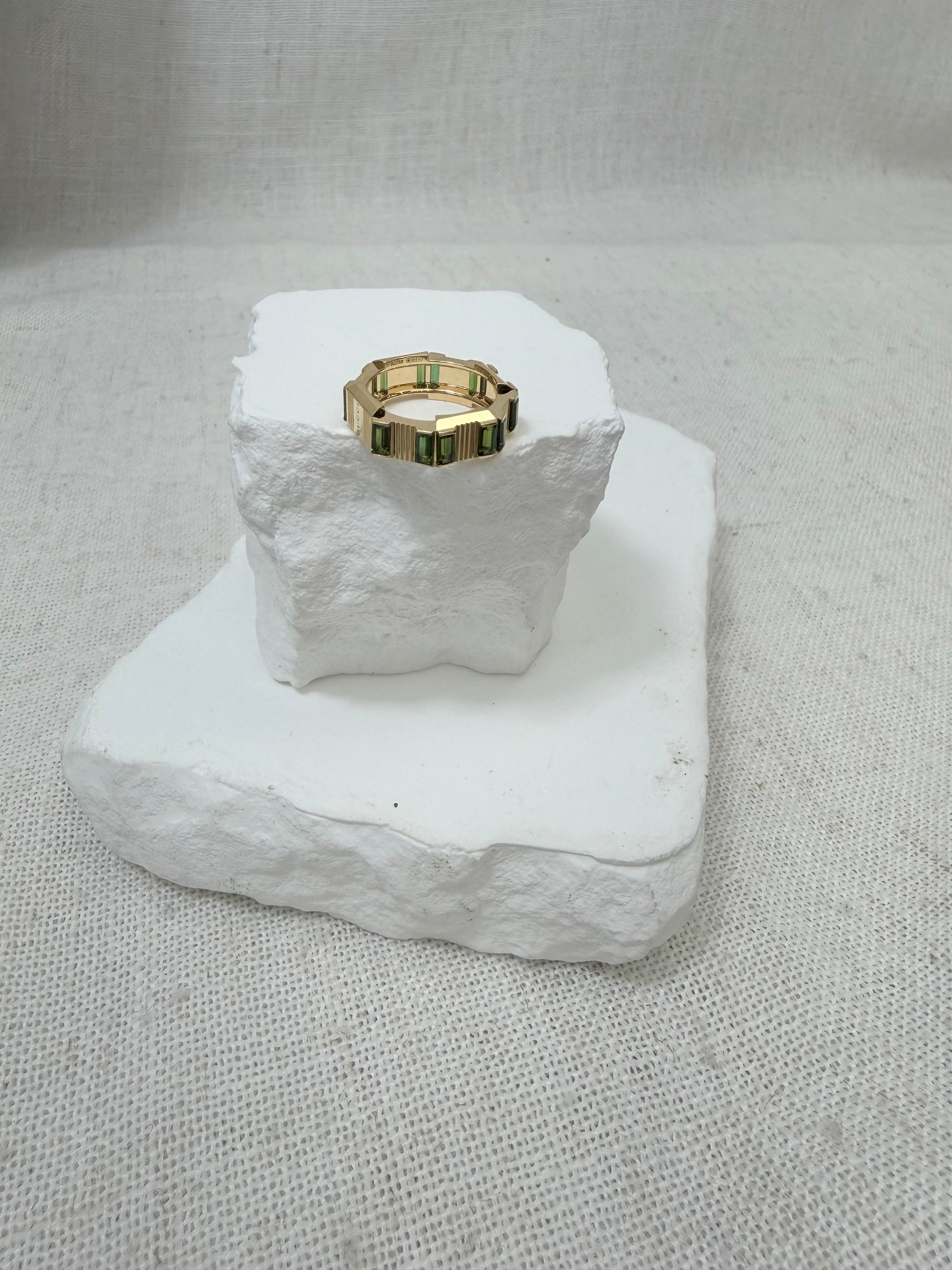 Gucci 18k Gold & Green Tourmaline 6mm Link Ring Size 4.25