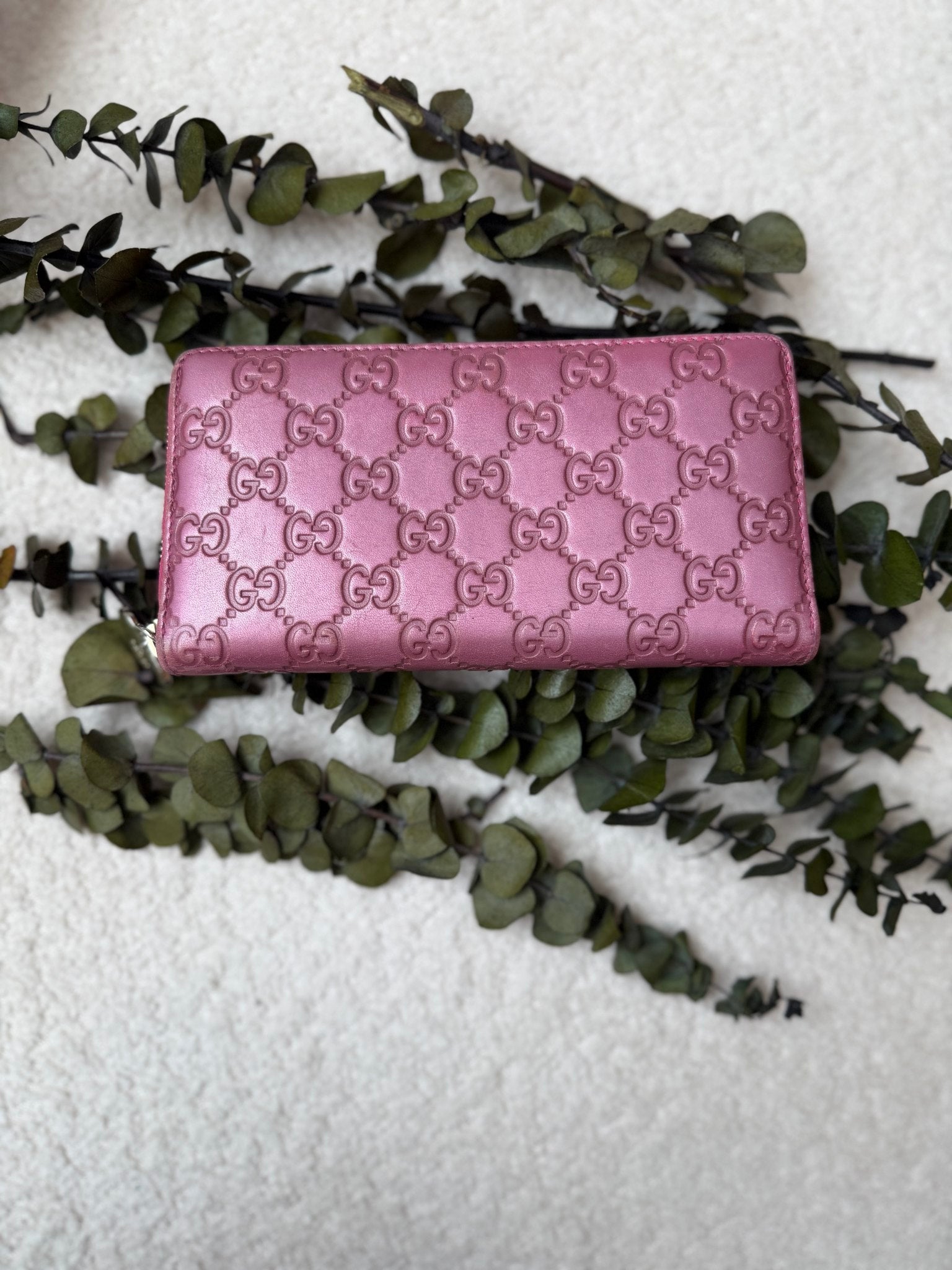 Gucci Metalic Pink Leather Guccissima GG Embossed Pink Zippy Wallet