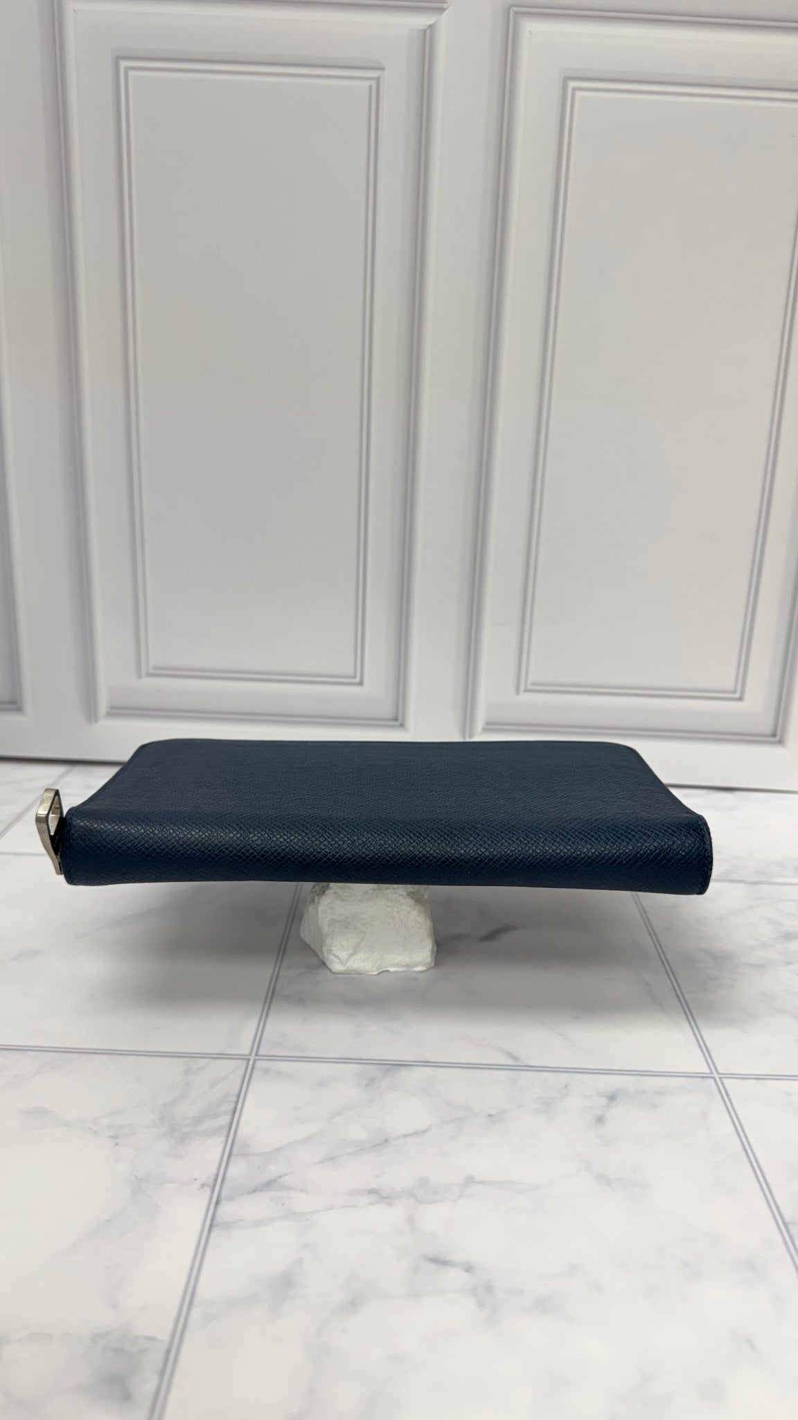 Louis Vuitton Navy Blue Taiga Leather Zippy Wallet