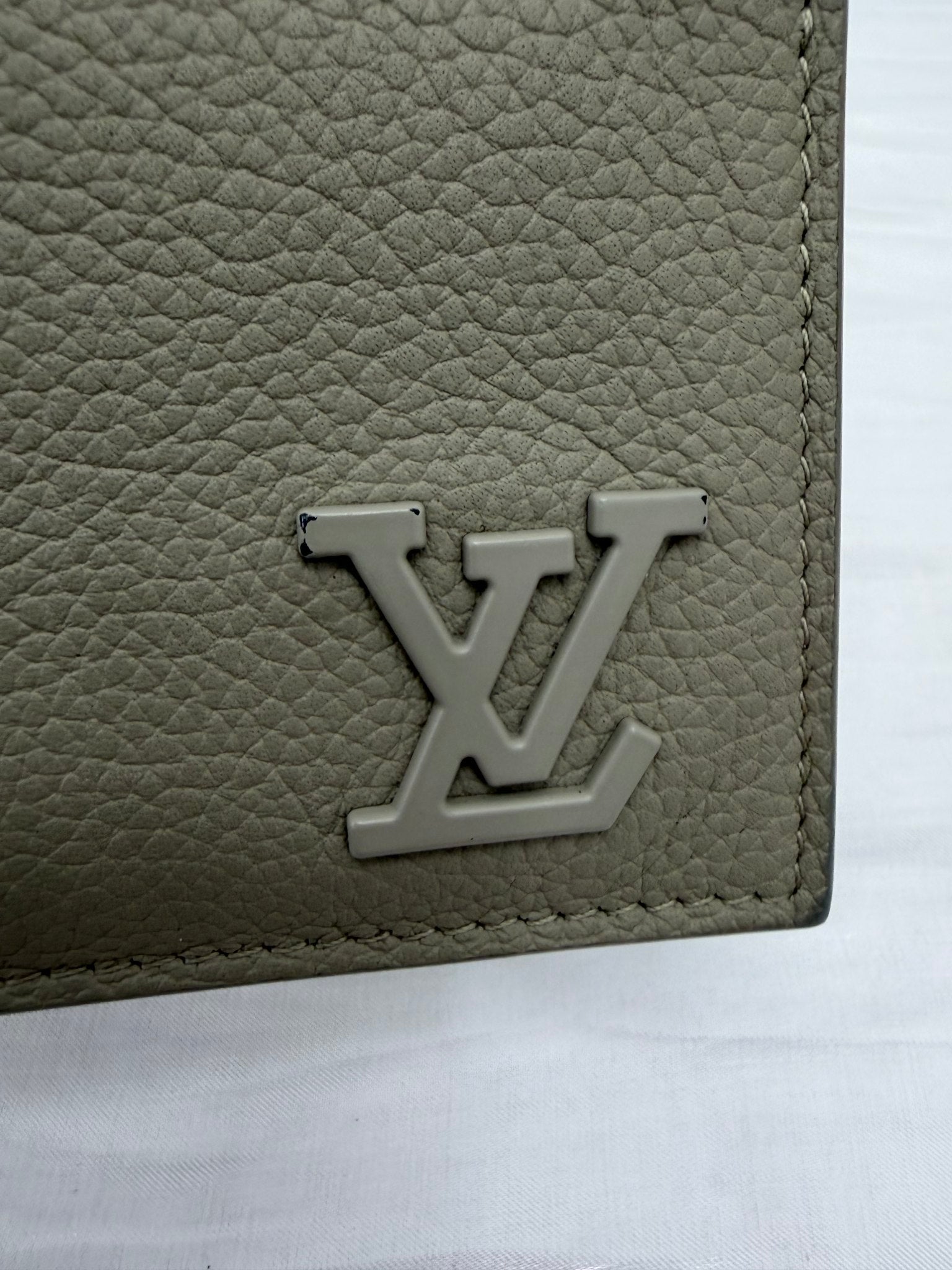 Louis Vuitton Turtledove Leather Aerogram Coin Card Case