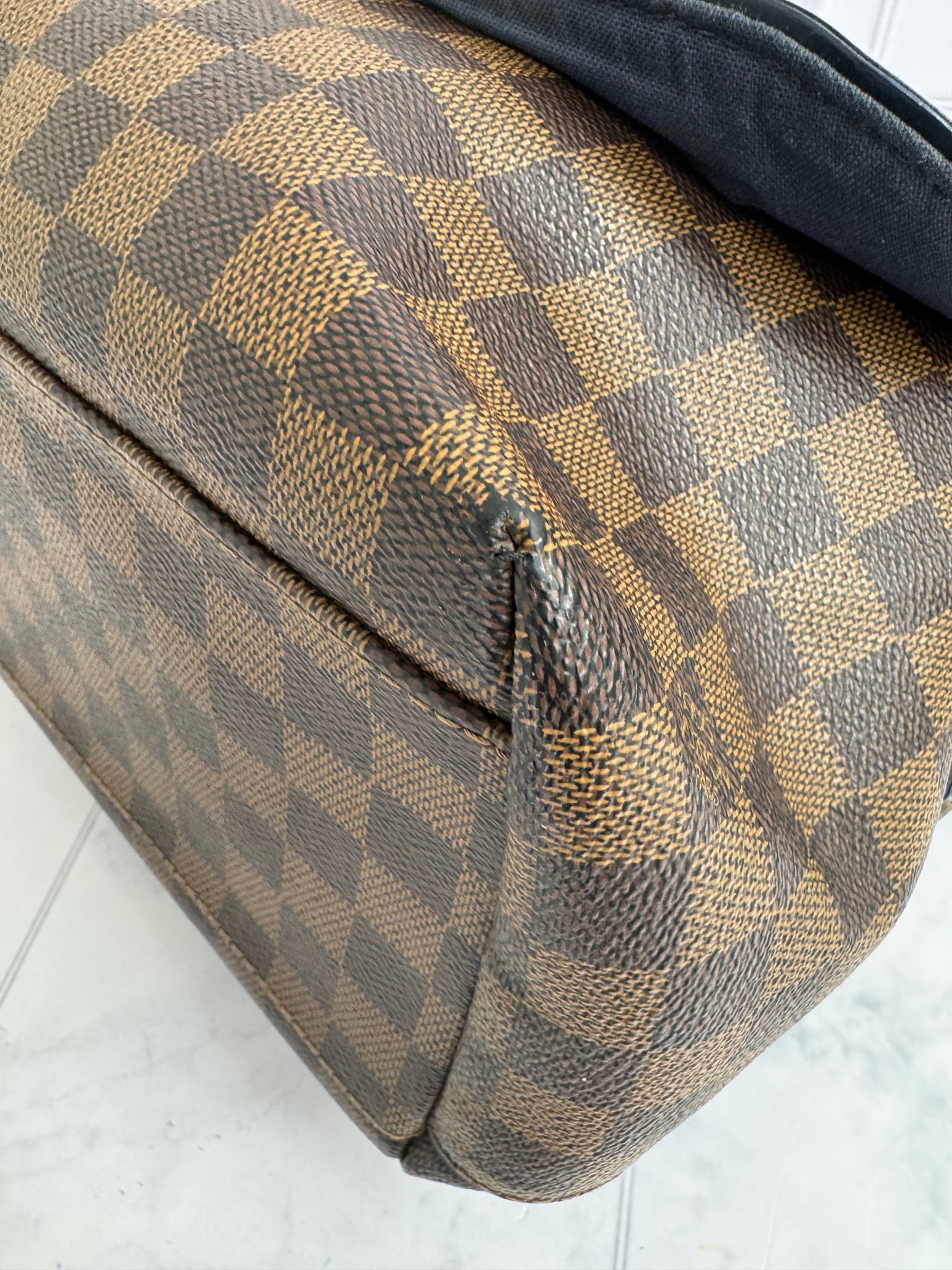 Louis Vuitton Damier Ebene Sprinter Messenger Bag MM