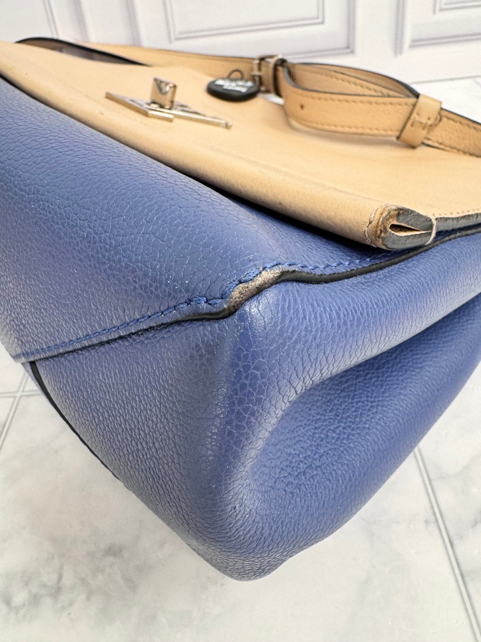 Louis Vuitton Beige And Blue Grained Leather Lockme II 2Way Bag