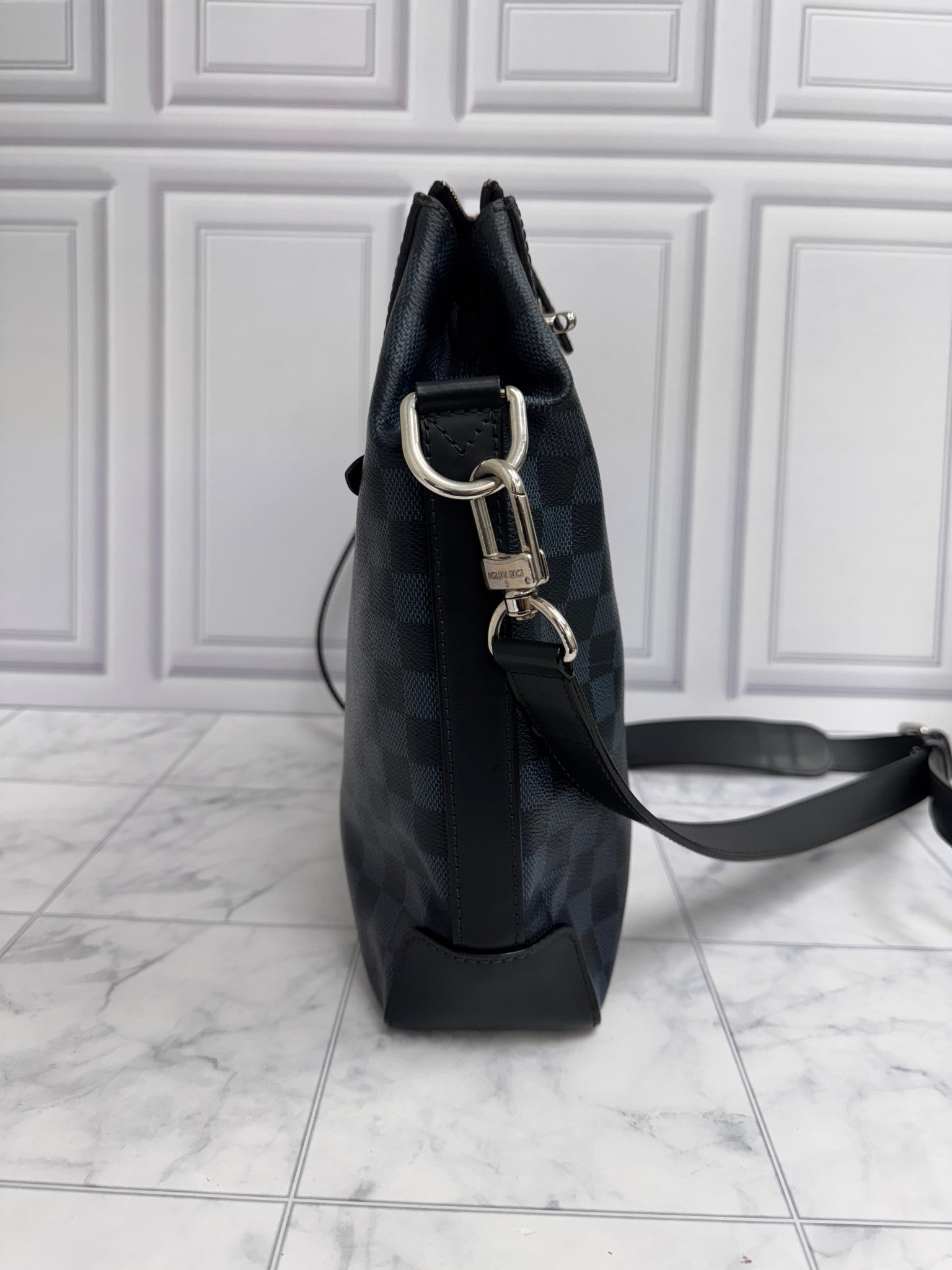 Louis Vuitton Damier Cobalt Greenwich Messenger Bag