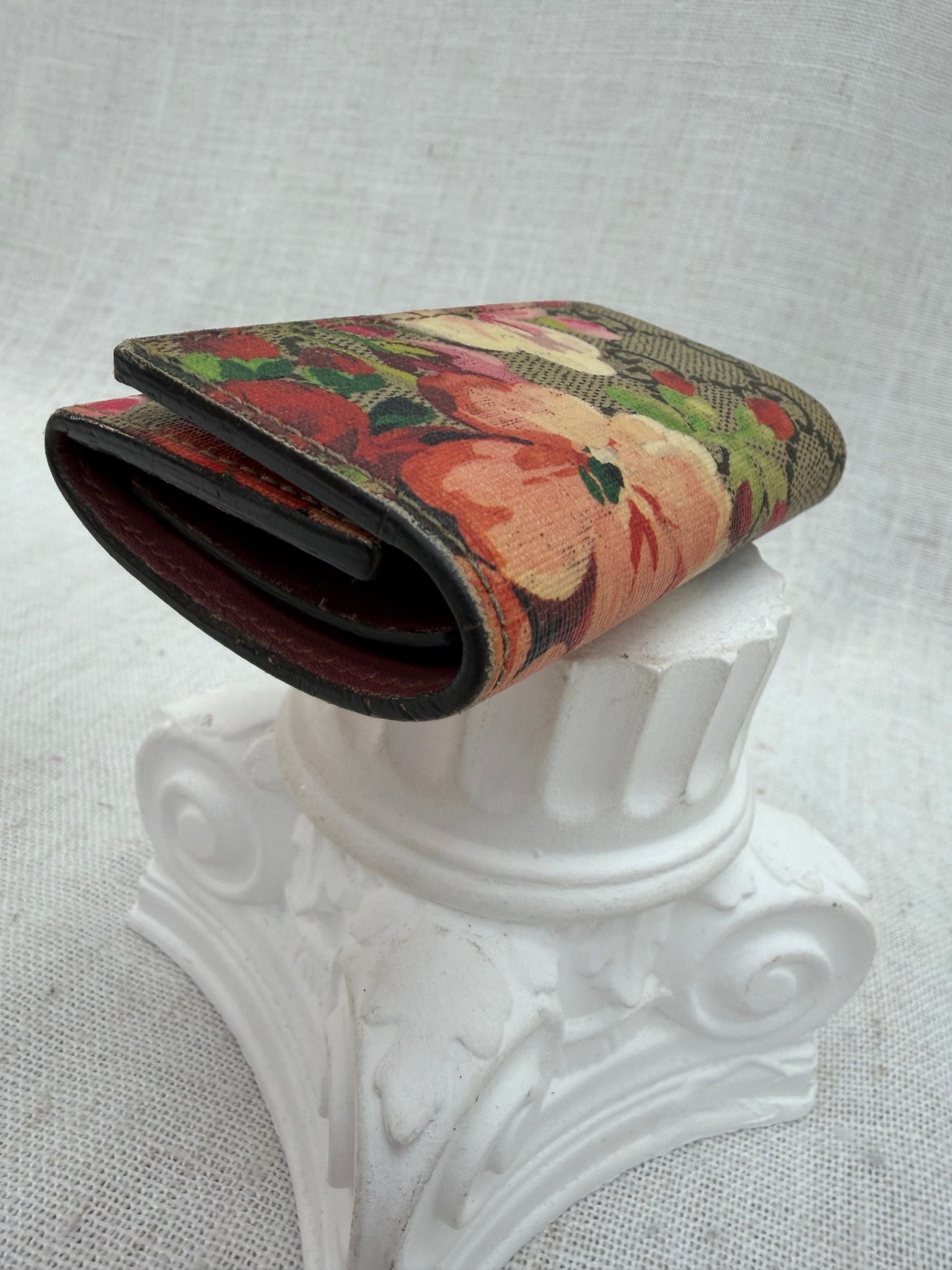 Gucci Pink Blooms Supreme Canvas 6 Key Ring Case