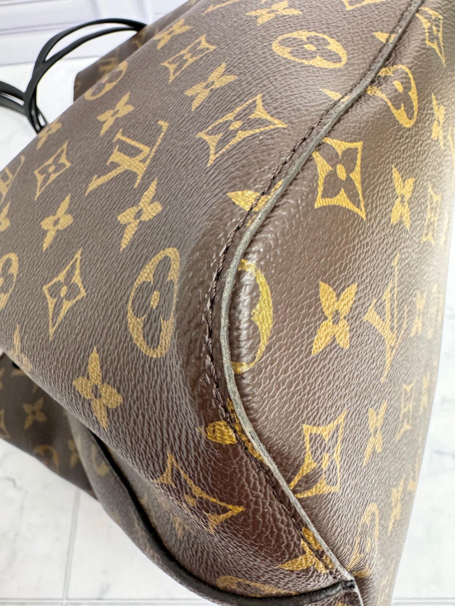 Louis Vuitton Monogram Neonoe MM
