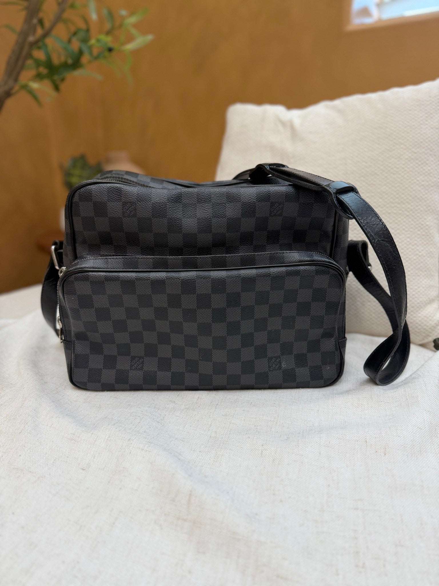Louis Vuitton Damier Graphite Leoh Messenger Bag