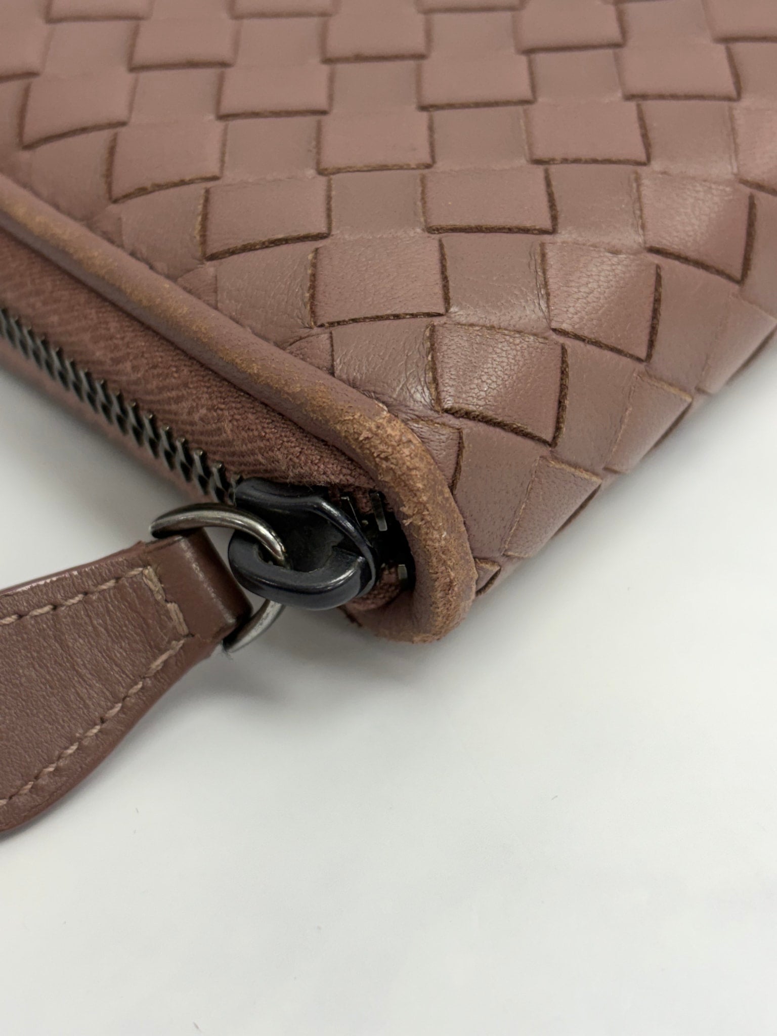 Bottega Veneta Dusty Mauve Intrecciato Leather Zippy Wallet