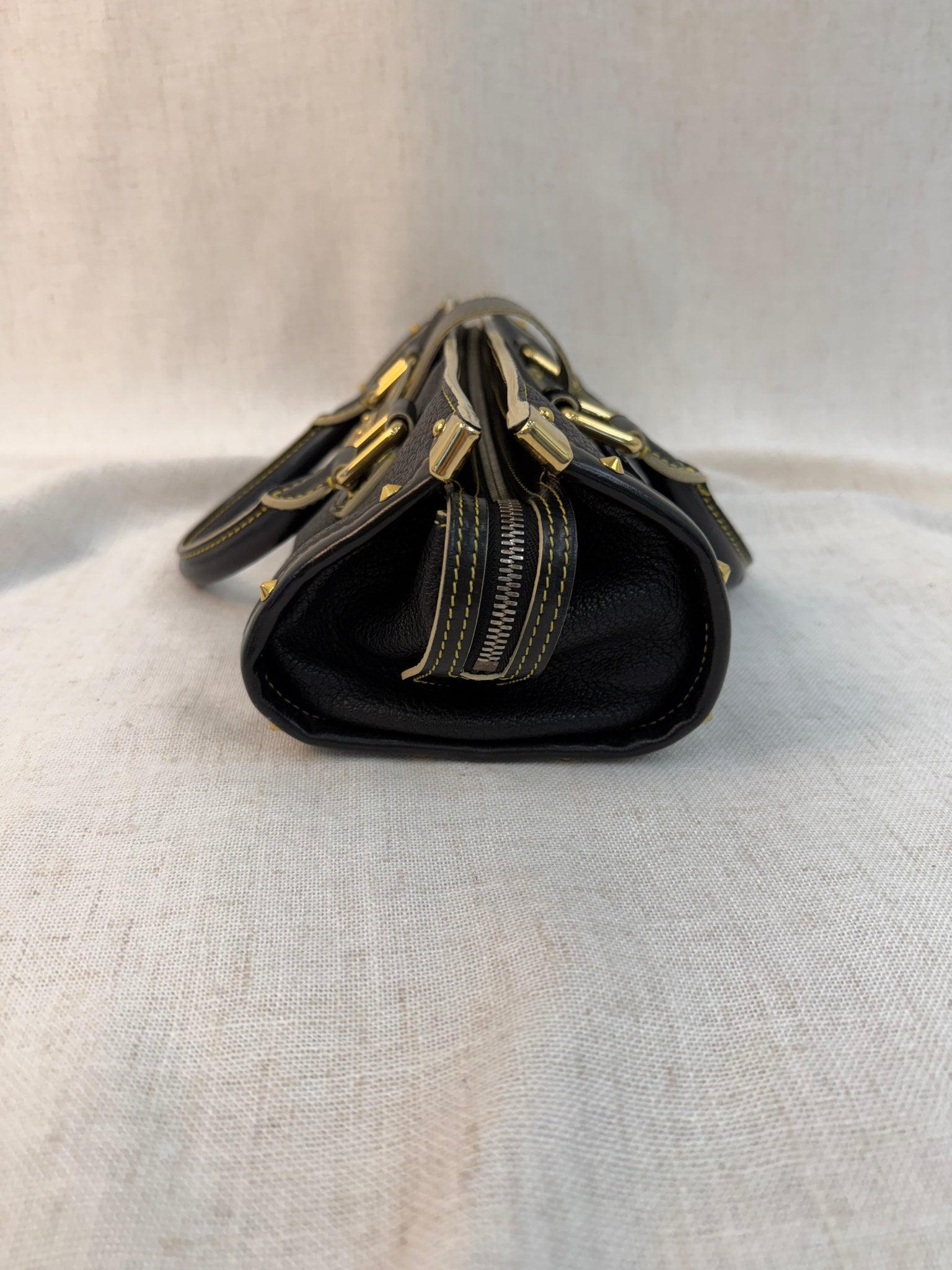 Louis Vuitton Black Leather Suhali L'Epanoui PM Bag