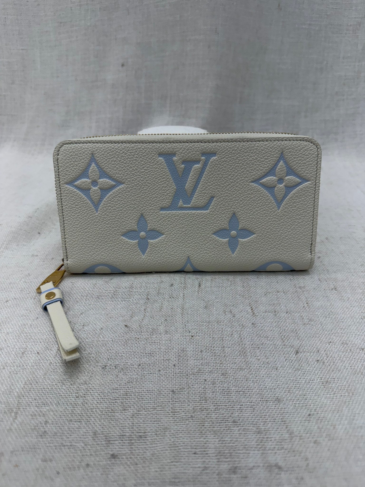 LIKE NEW- Louis Vuitton White & Blue Empreinte By The Pool Zippy Wallet