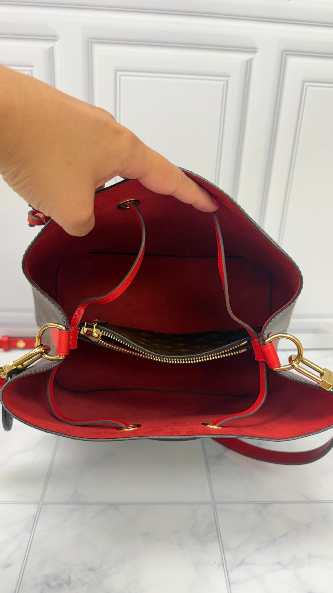 LIKE NEW - Louis Vuitton Monogram Red Neo Noe Bucket Bag