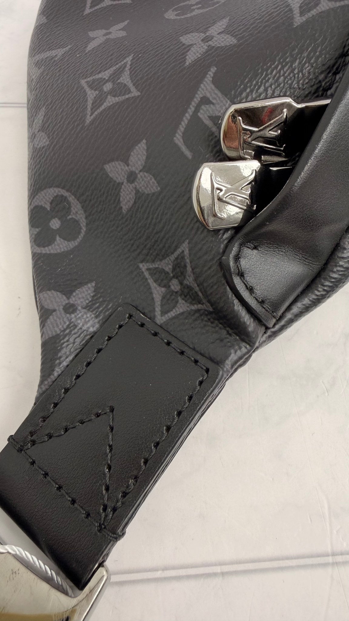 Louis Vuitton Black Monogram Eclipse Canvas Discovery Bumbag PM