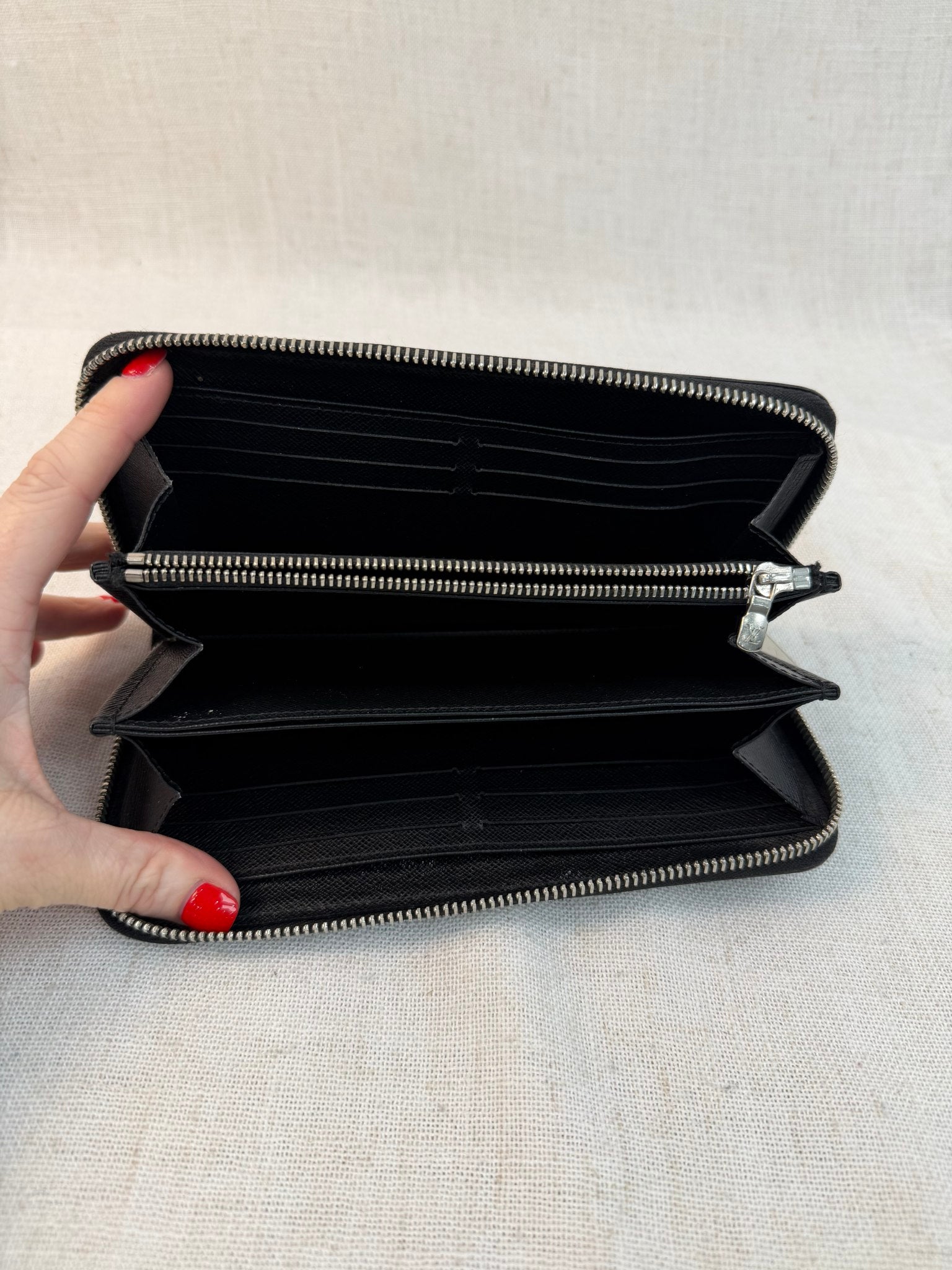 Louis Vuitton Black Epi Leather Zippy Wallet