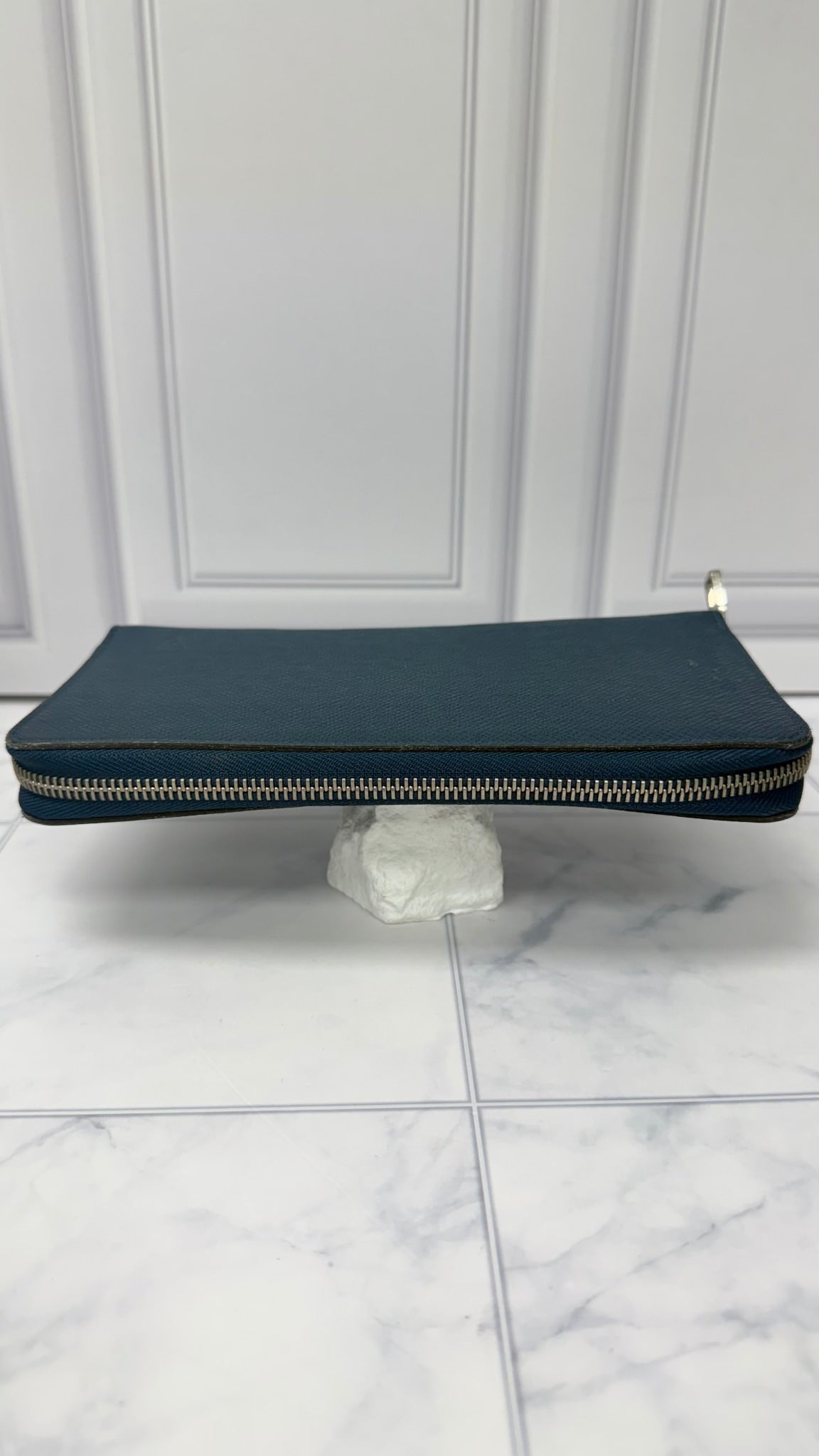 Louis Vuitton Navy Blue Taiga Leather Zippy Wallet