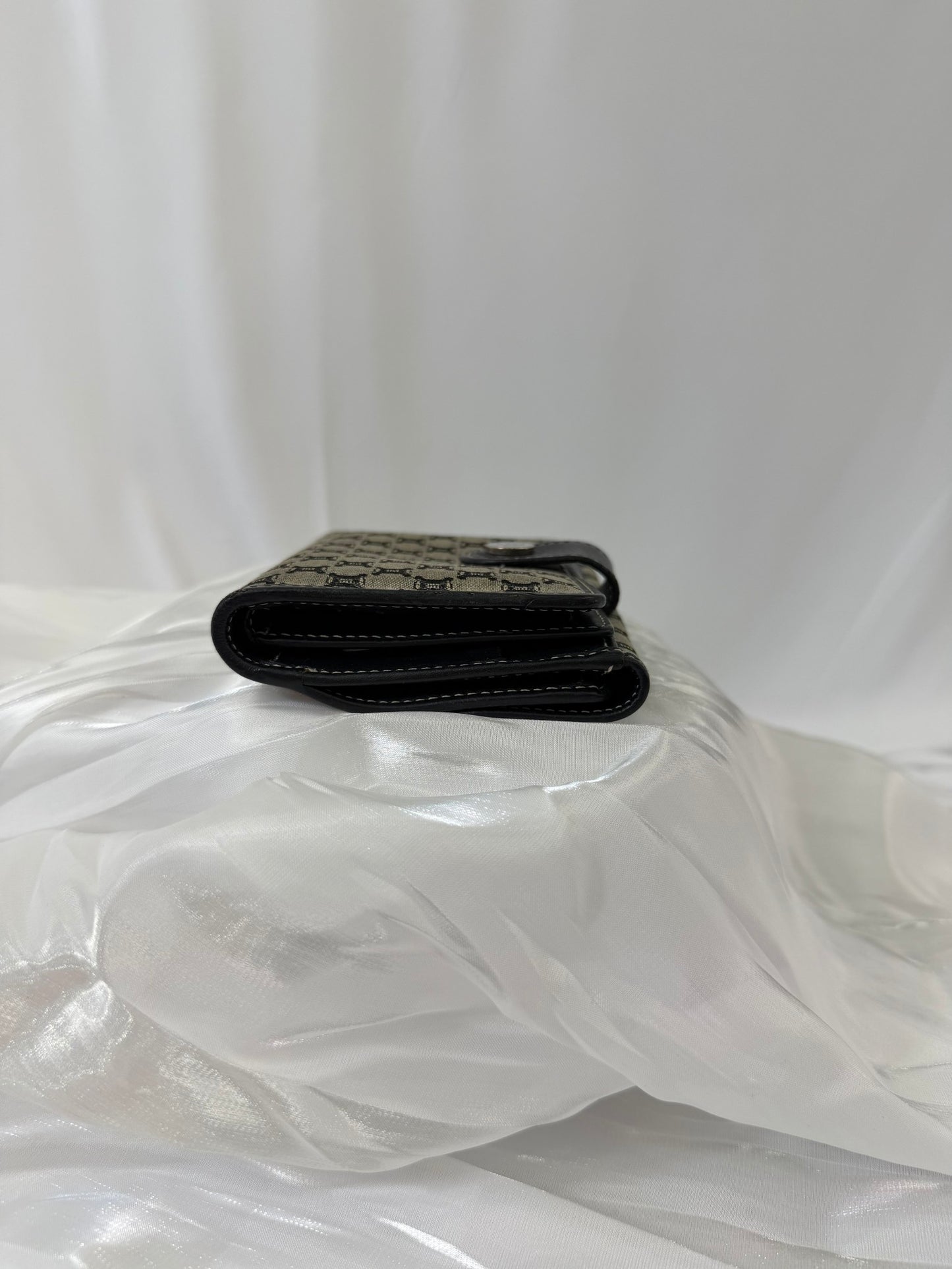 https://res.cloudinary.com/dyql5hig8/image/upload/v1759948191/bzg5xjttpvnub7ssvbjp.jpg