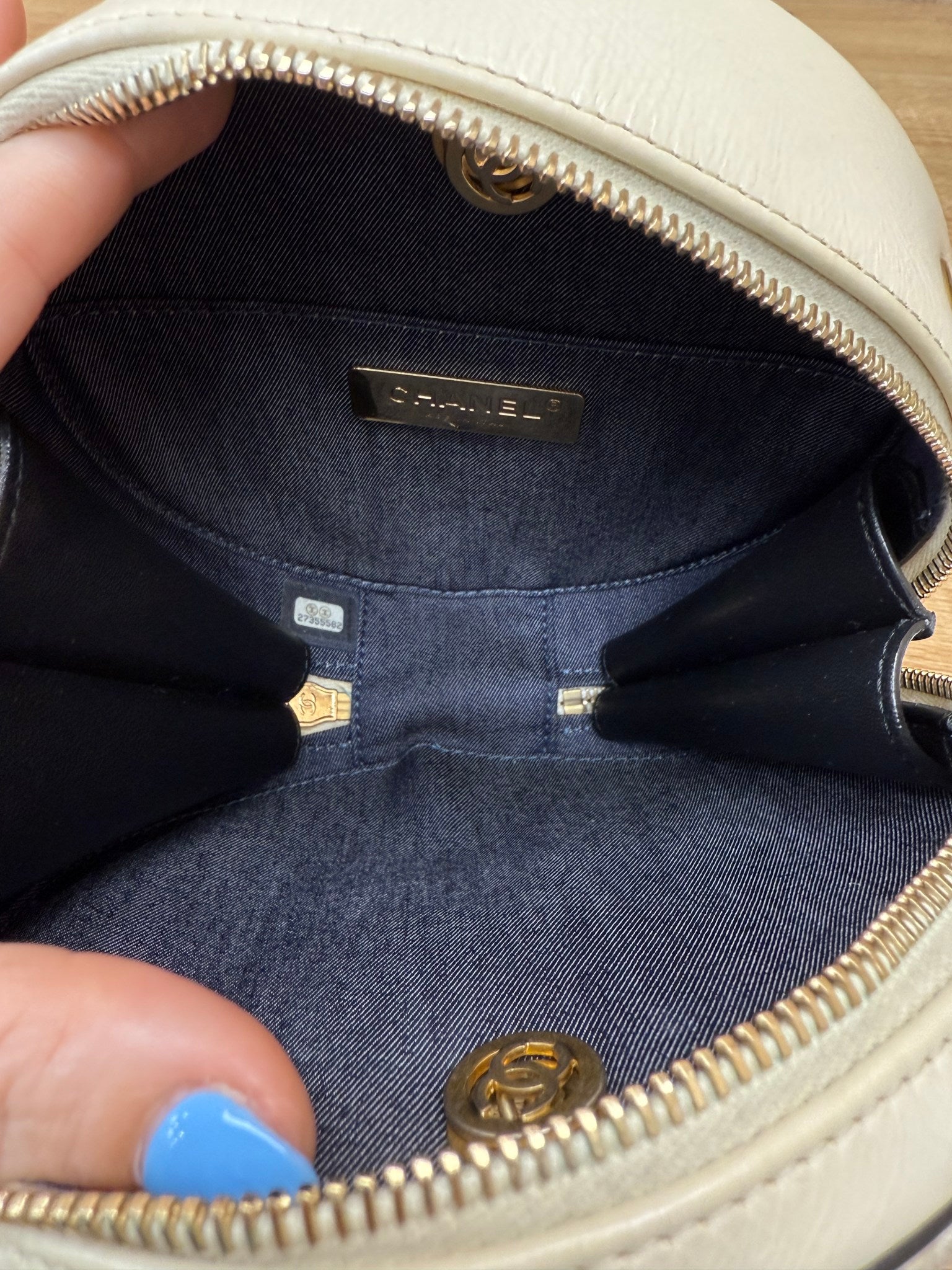 Chanel White & Black En Vogue Round Bag