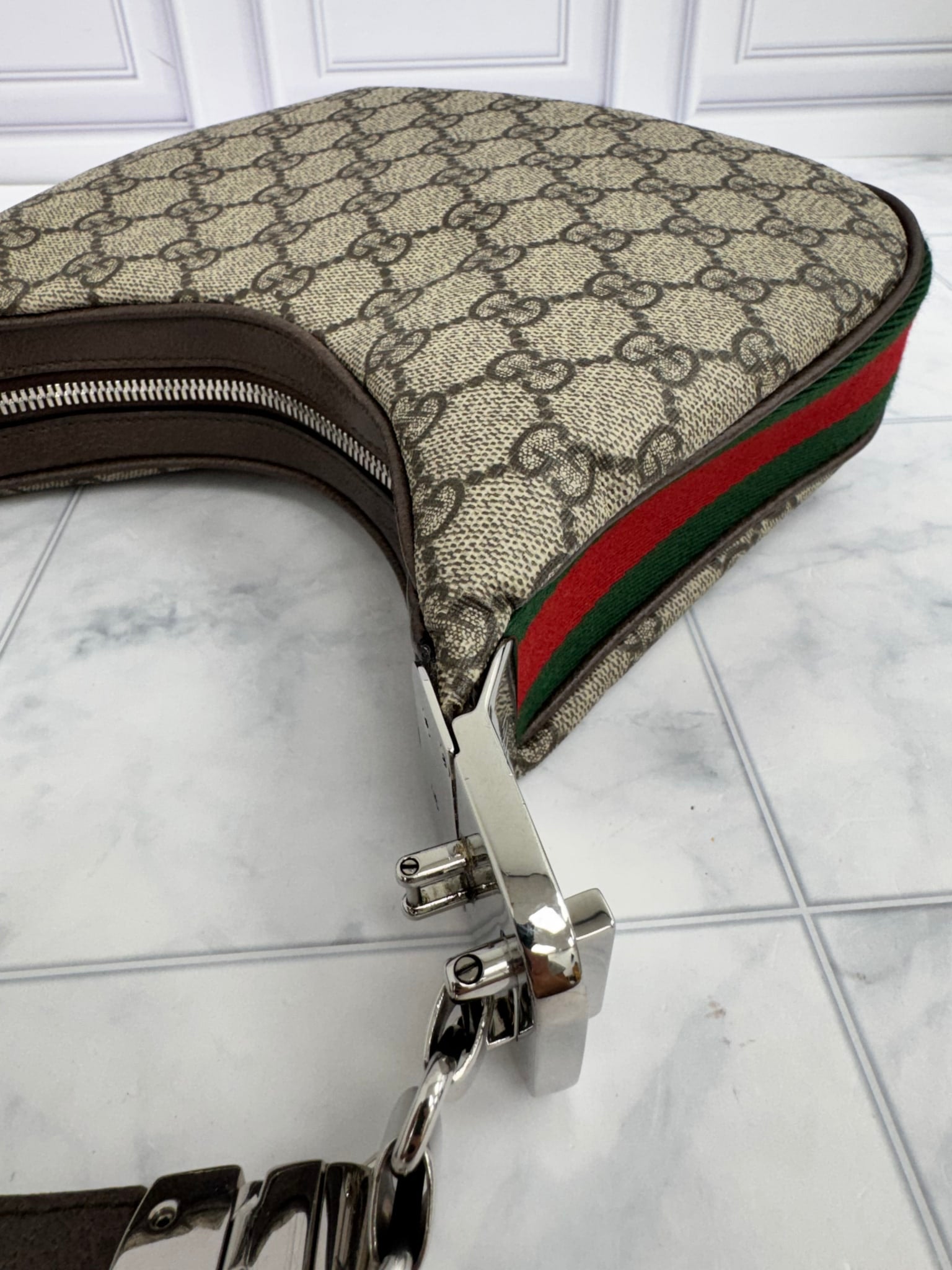LIKE NEW - Gucci GG Supreme Attache Crossbody Bag