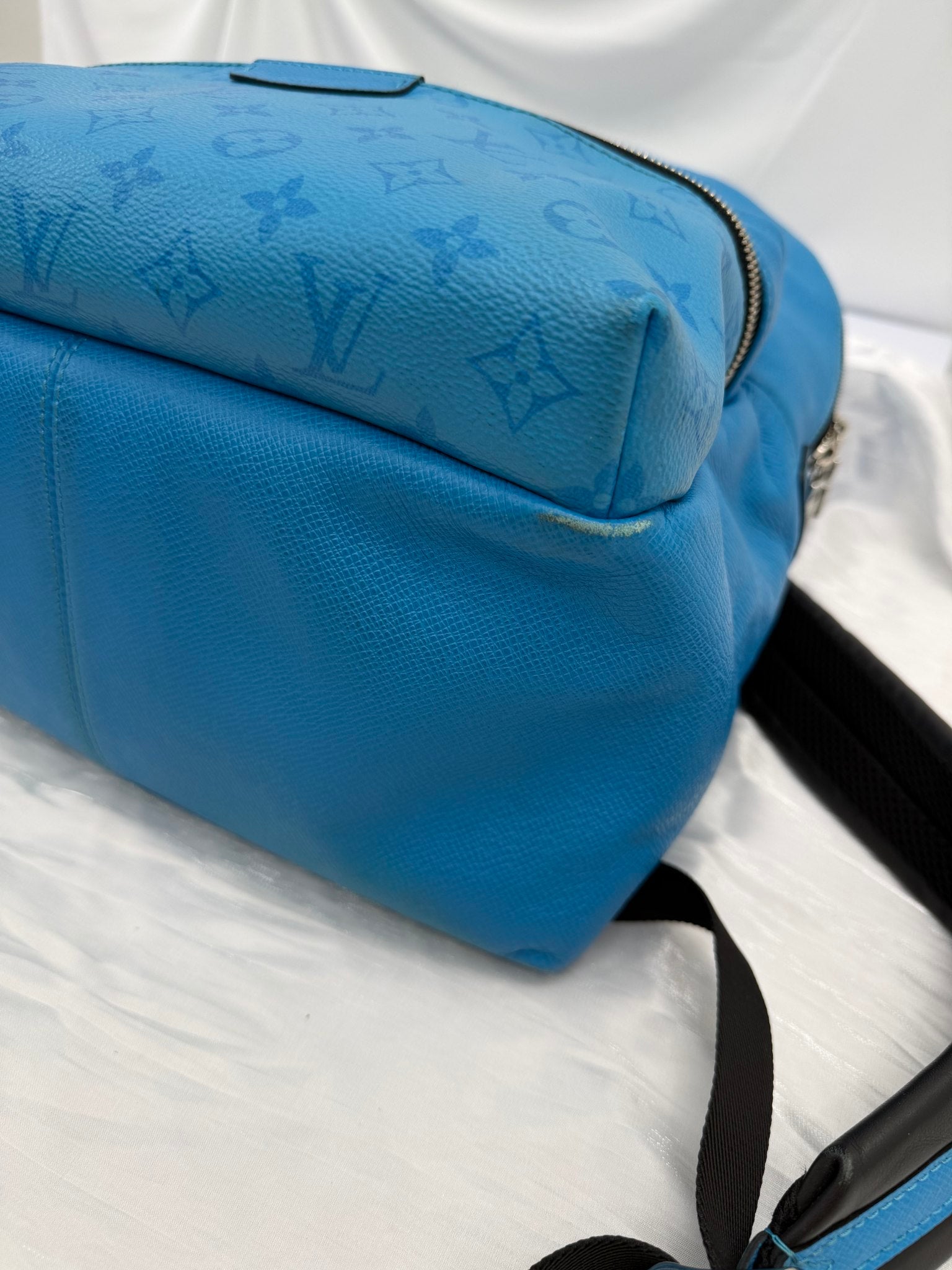 Louis Vuitton Miami Blue Taigarama Discovery Backpack