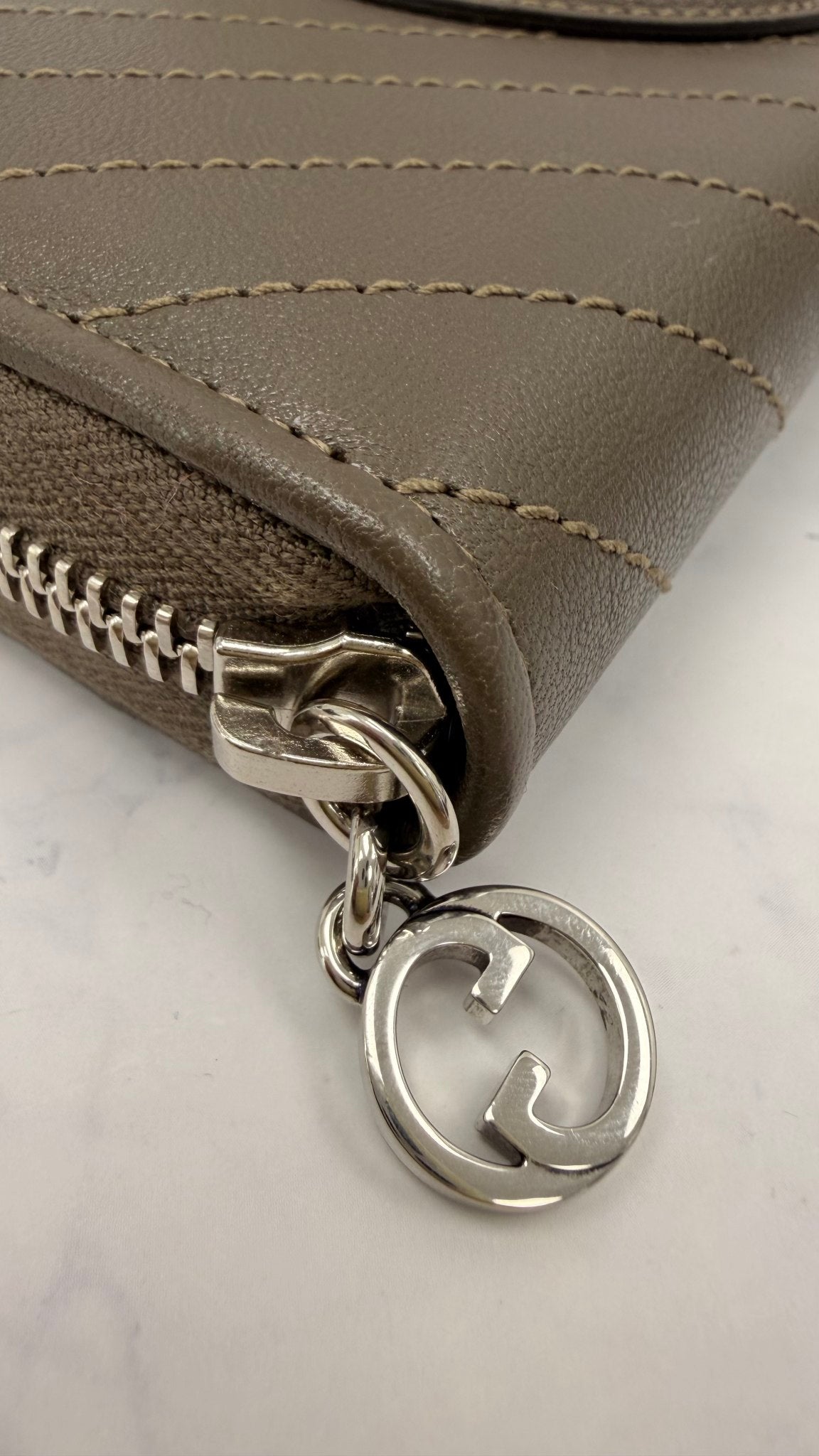 BRAND NEW - Gucci Olive Green Diagonal Stitch Leather Blondie Zip Around Wallet