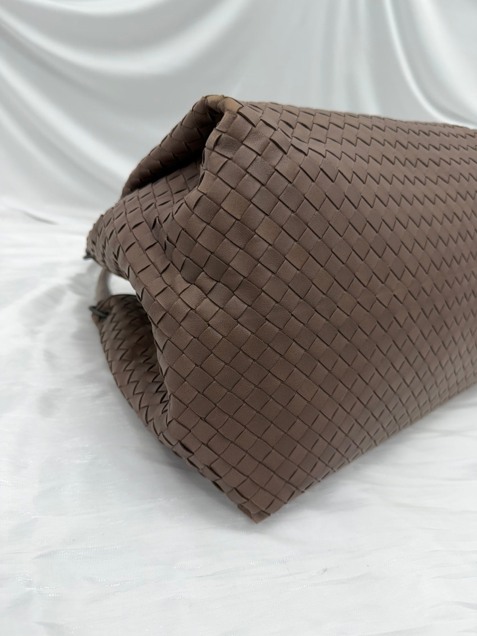 Bottega Veneta Dark Mauve Intrecciato Leather Parachute Shoulder Bag